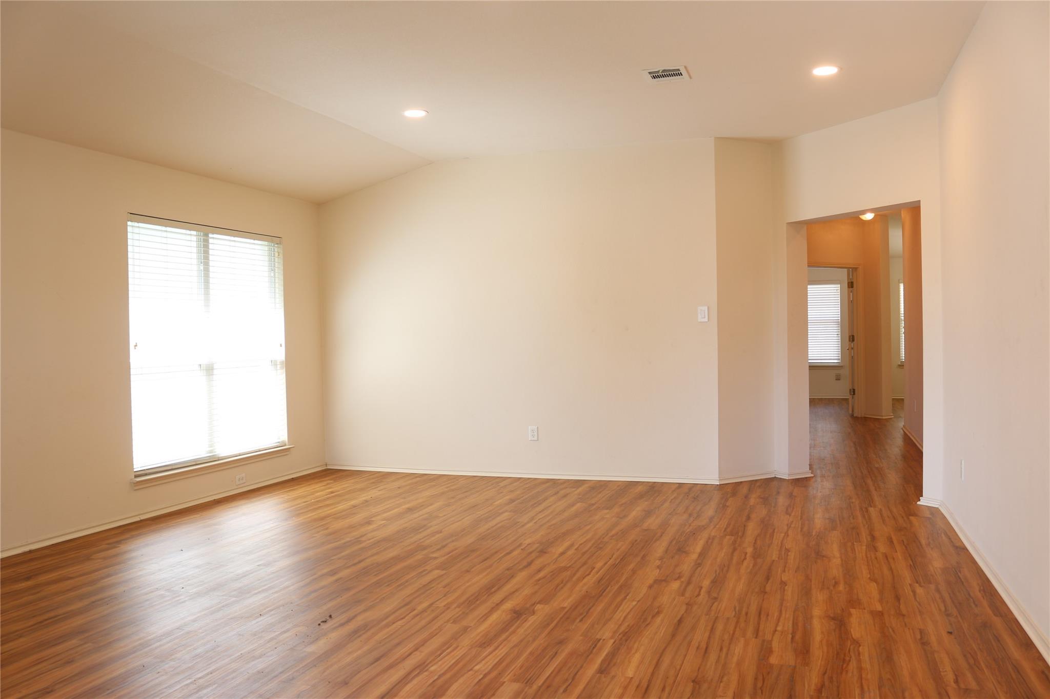 1811 W Pflugerville Pkwy Property Photo 4