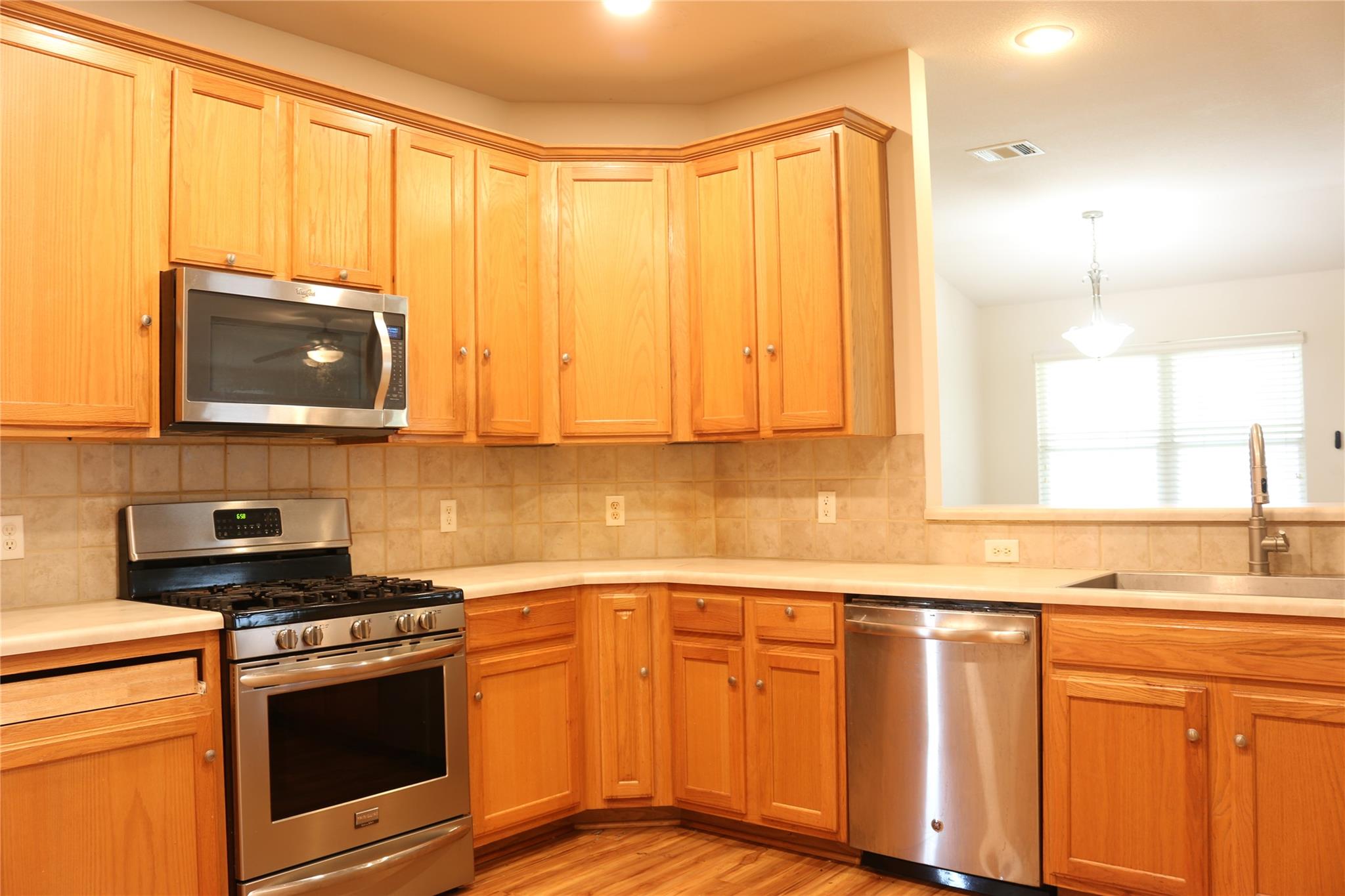 1811 W Pflugerville Pkwy Property Photo 6
