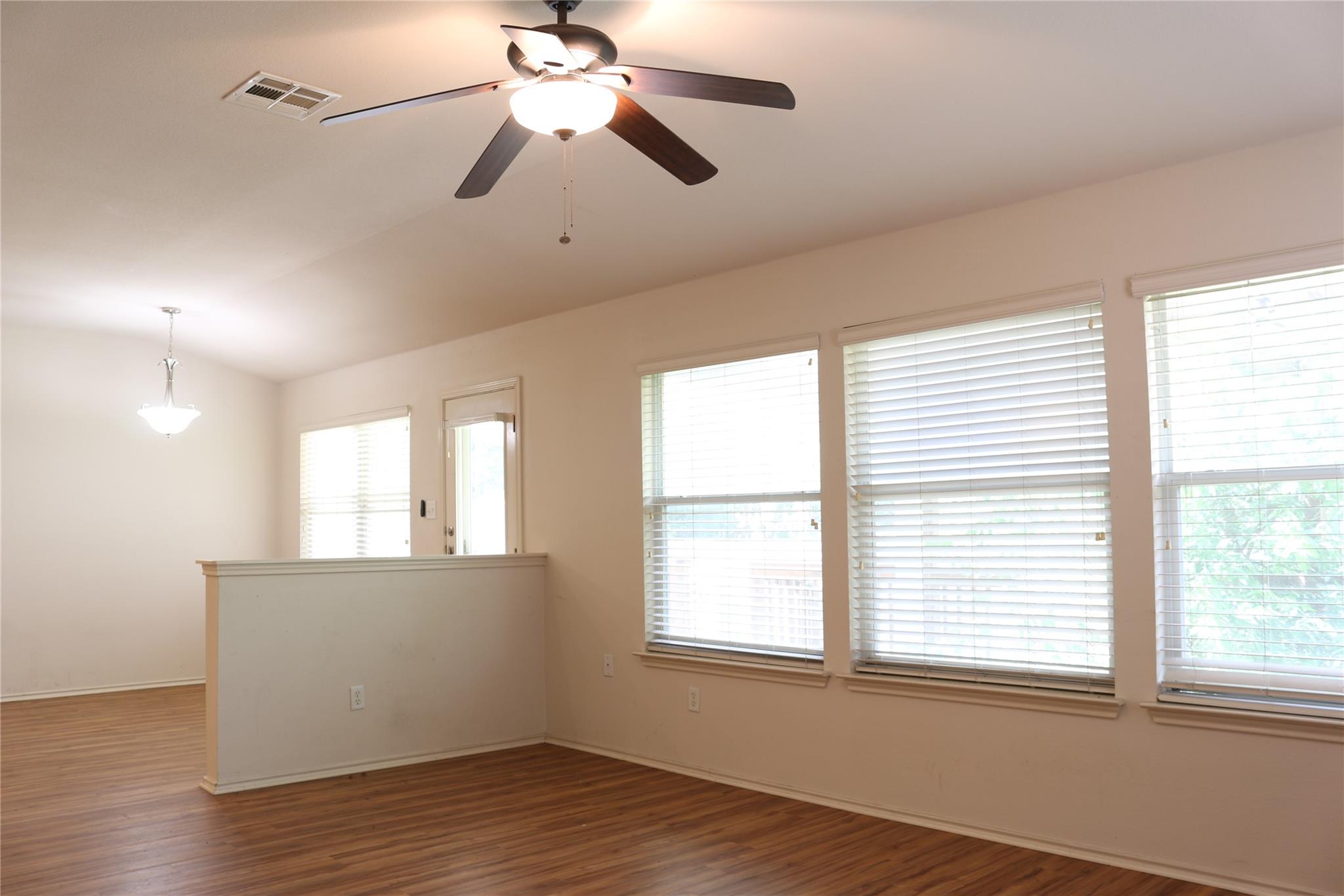 1811 W Pflugerville Pkwy Property Photo 11