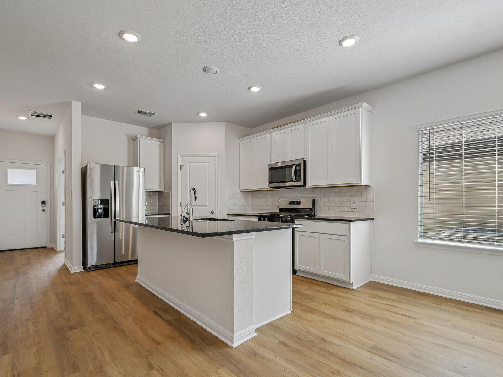 280 Red Tail Hawk Ln Property Photo 6