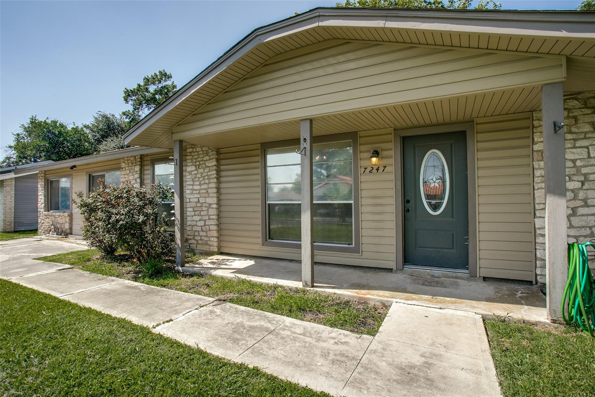 7247 Glen Hl Property Photo 3