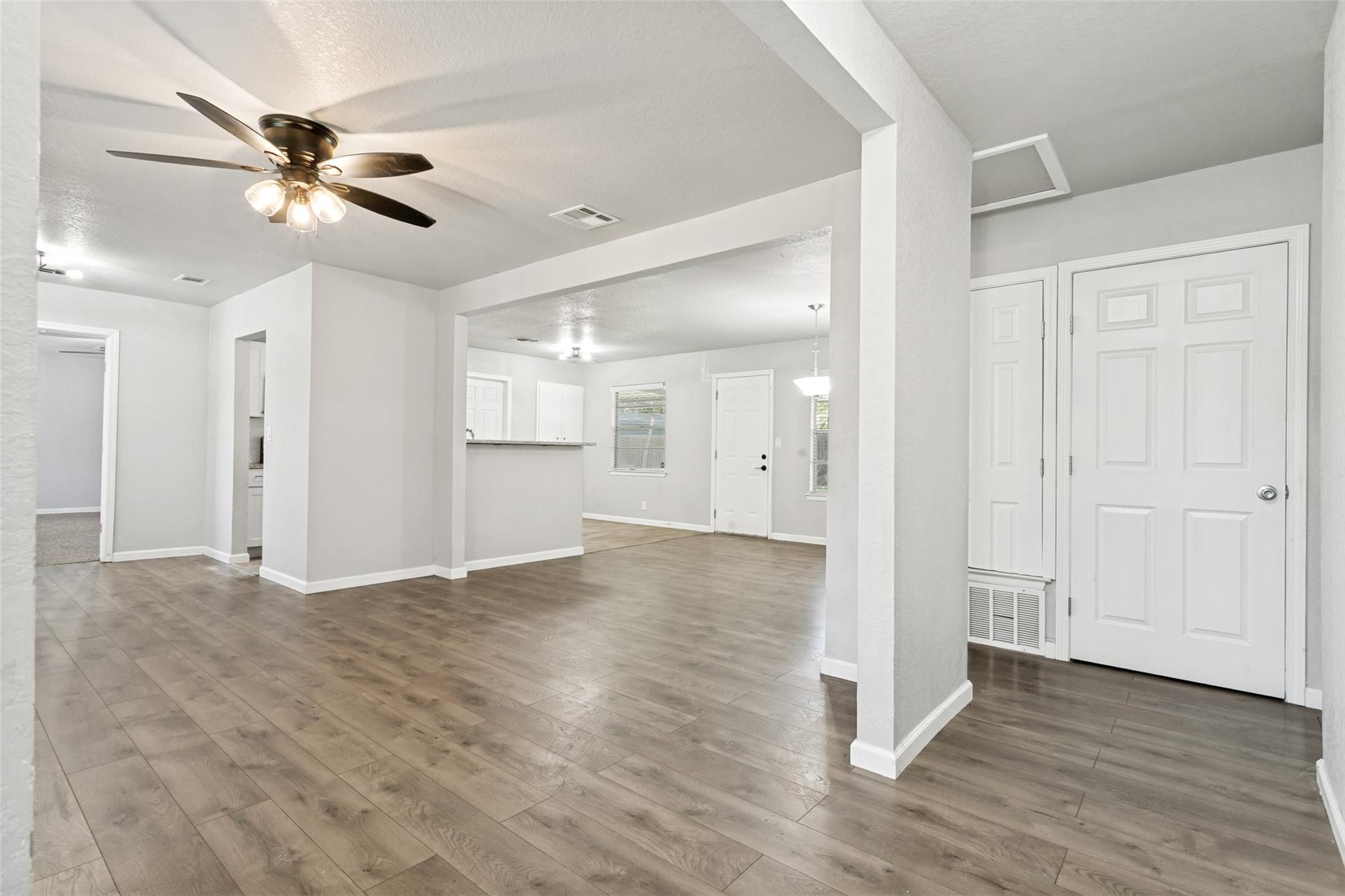 7247 Glen Hl Property Photo 5