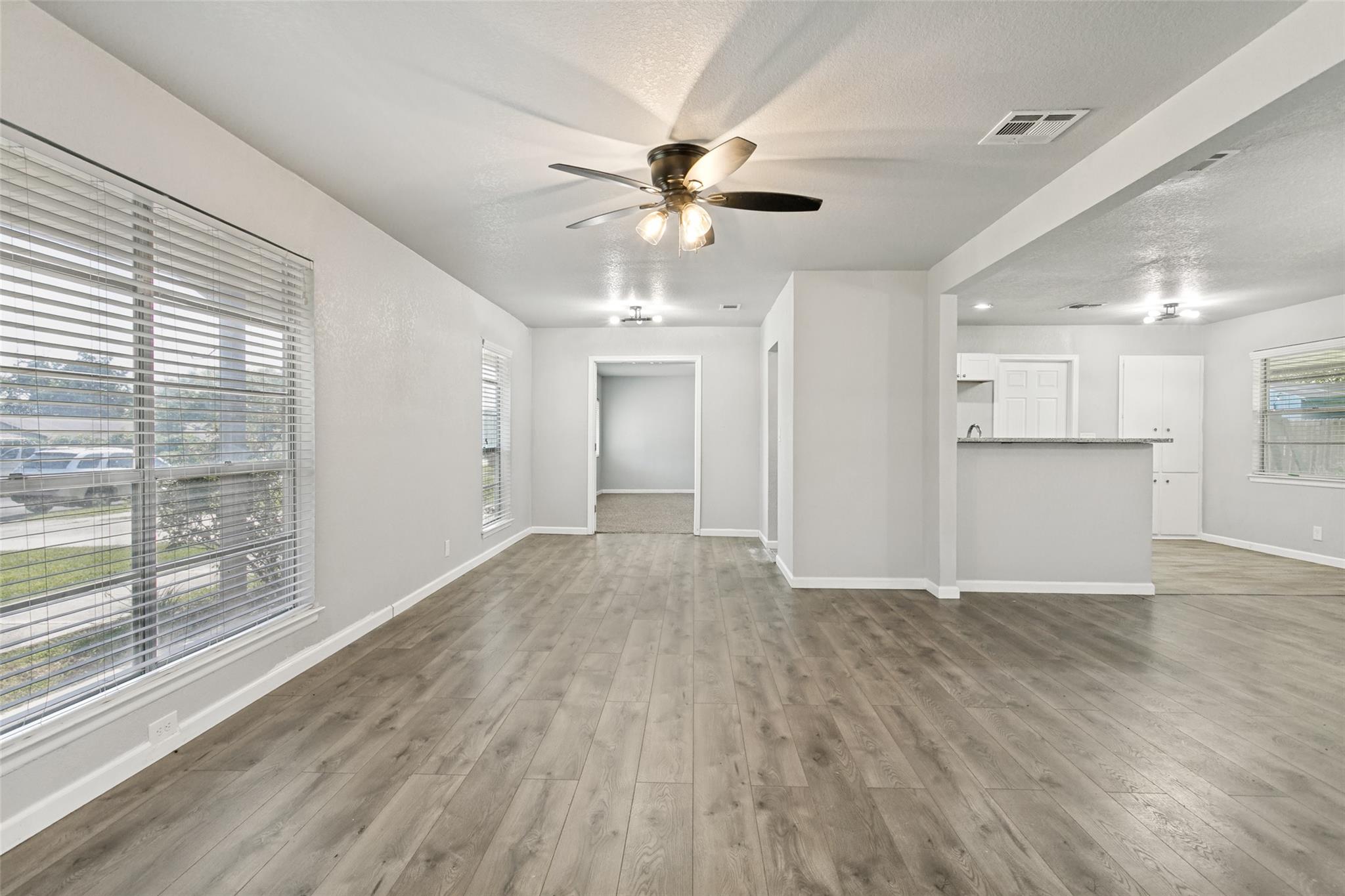 7247 Glen Hl Property Photo 6