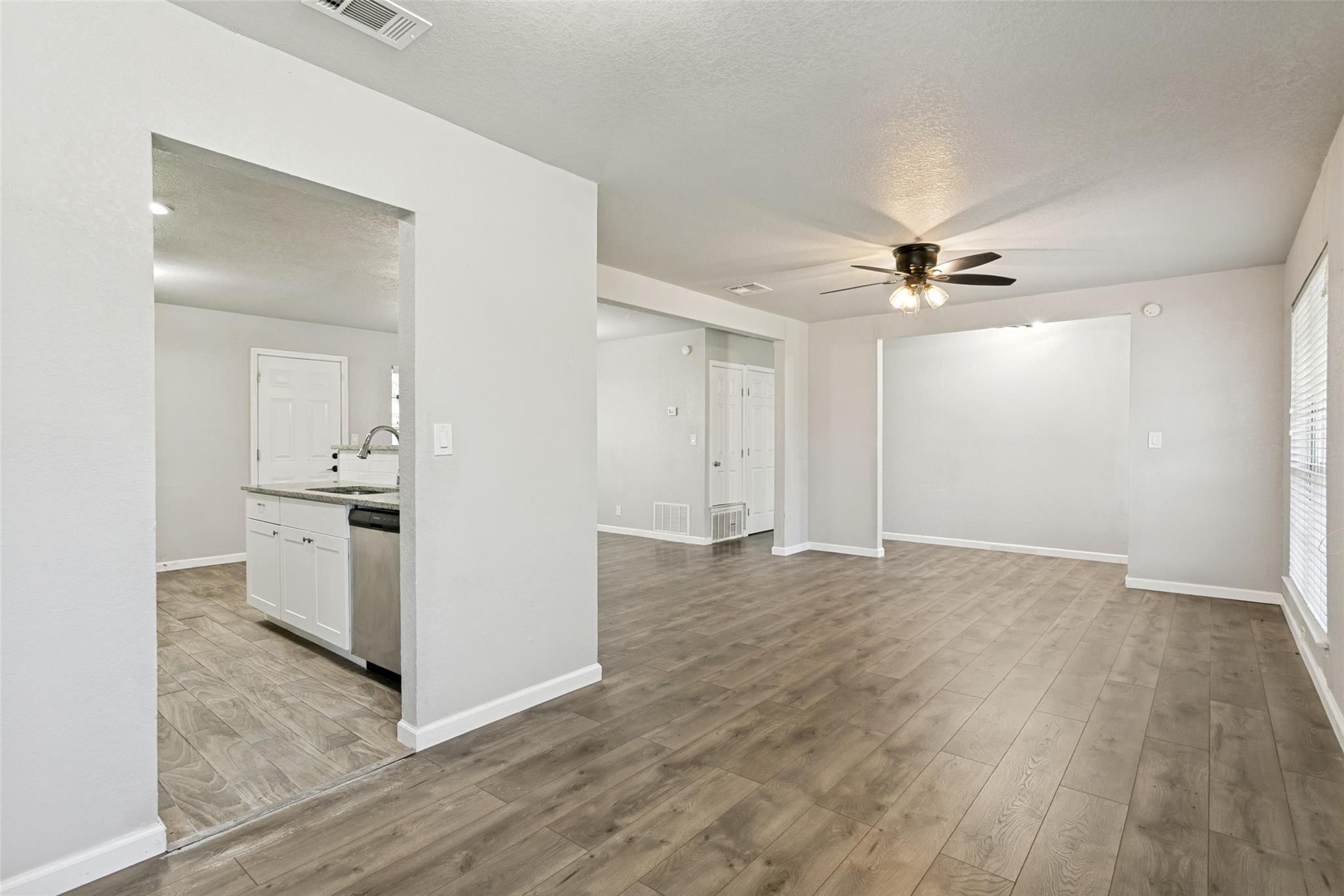 7247 Glen Hl Property Photo 8