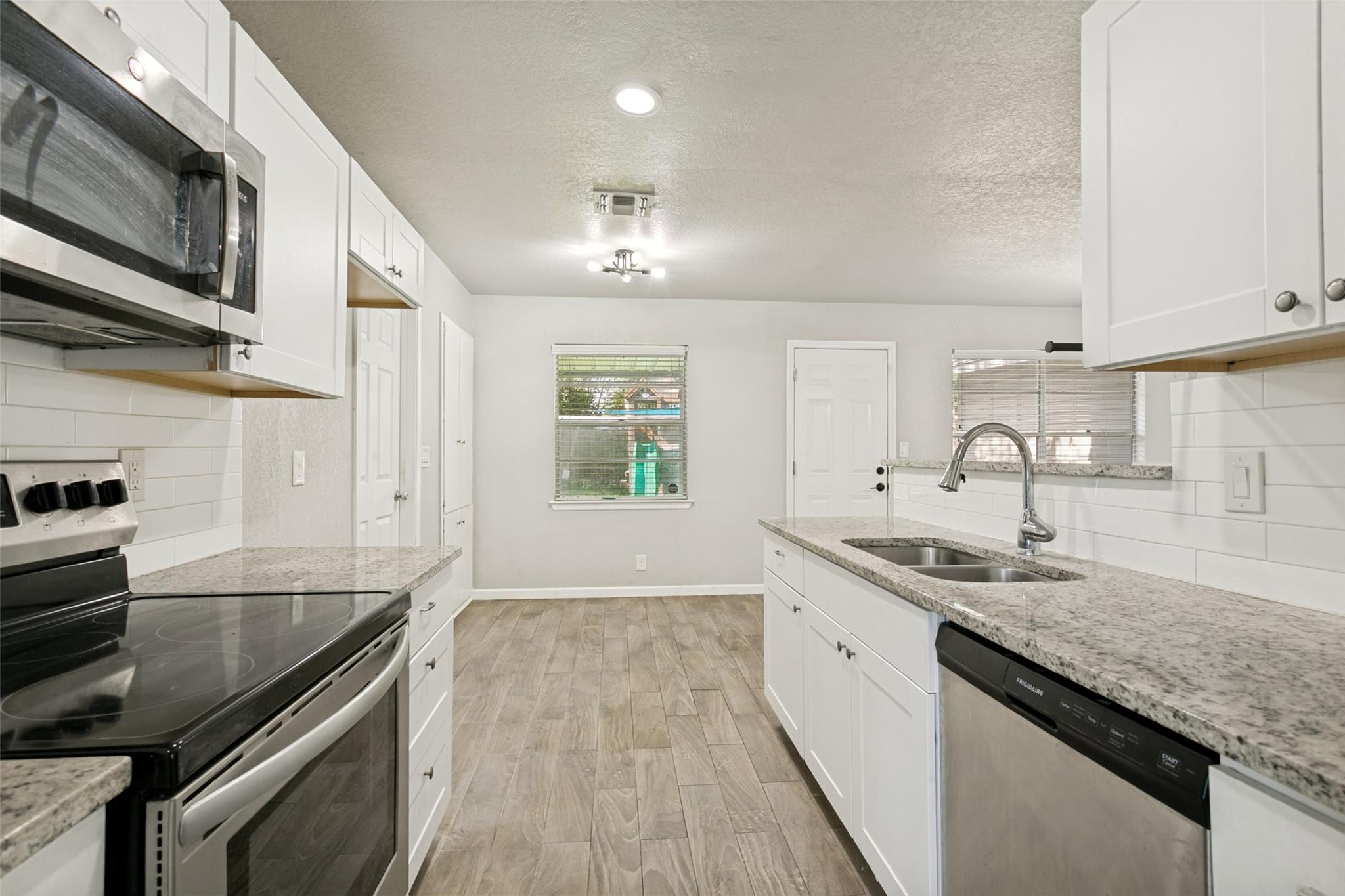 7247 Glen Hl Property Photo 9