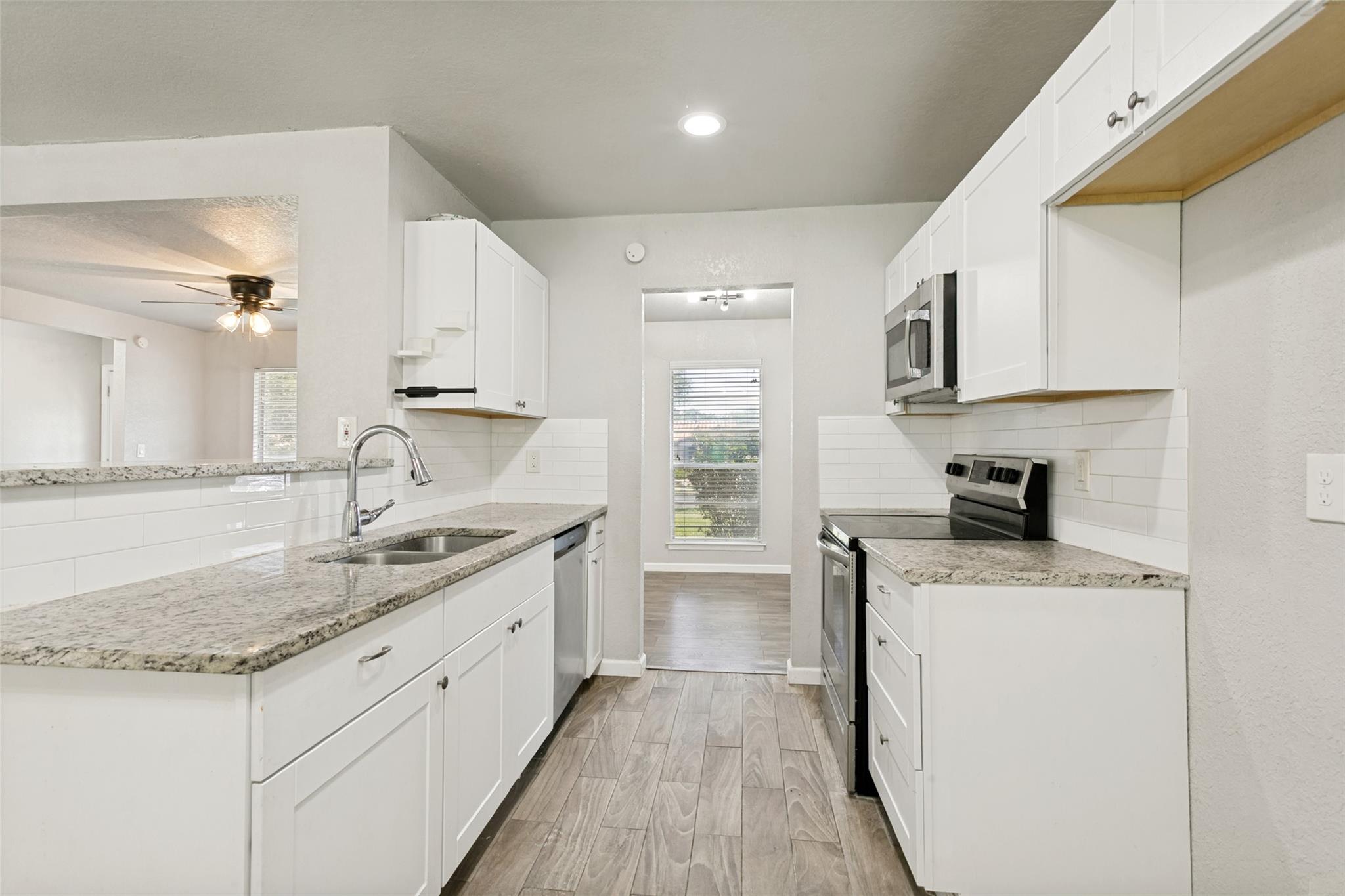 7247 Glen Hl Property Photo 10