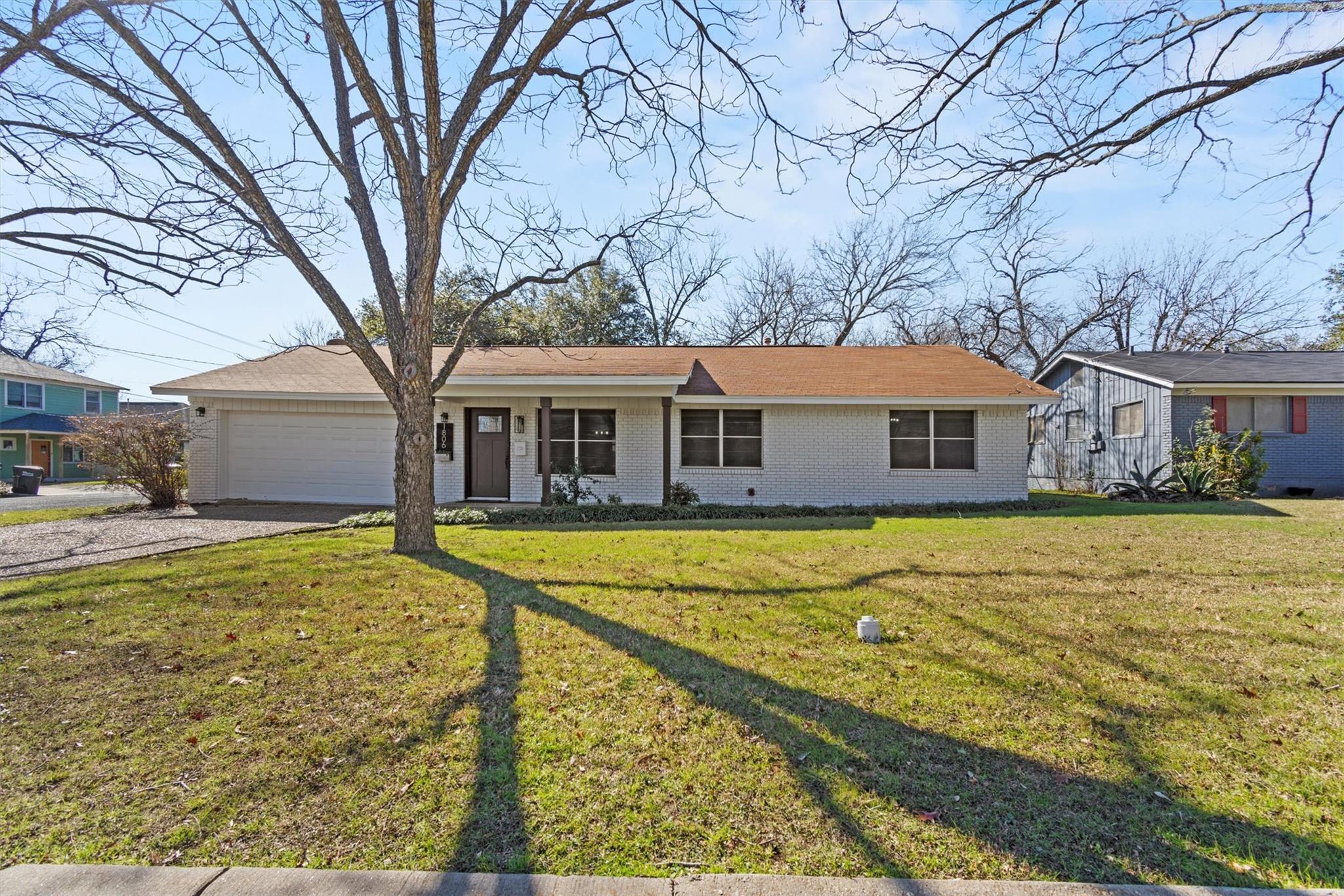 1806 Hutto Rd Property Photo 2