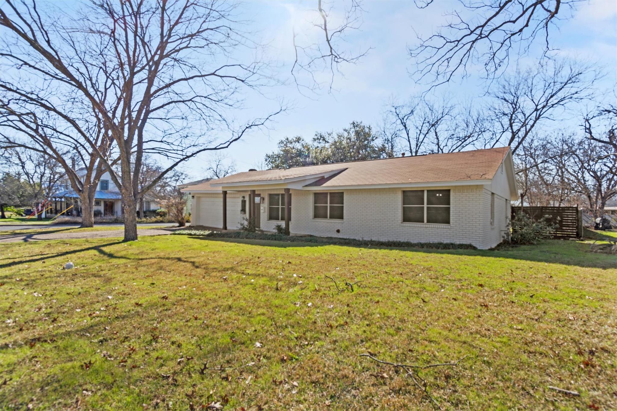 1806 Hutto Rd Property Photo 3