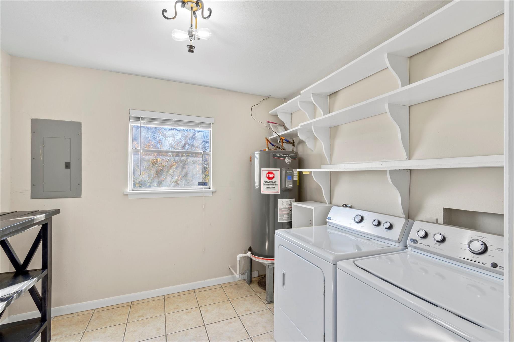 1806 Hutto Rd Property Photo 8