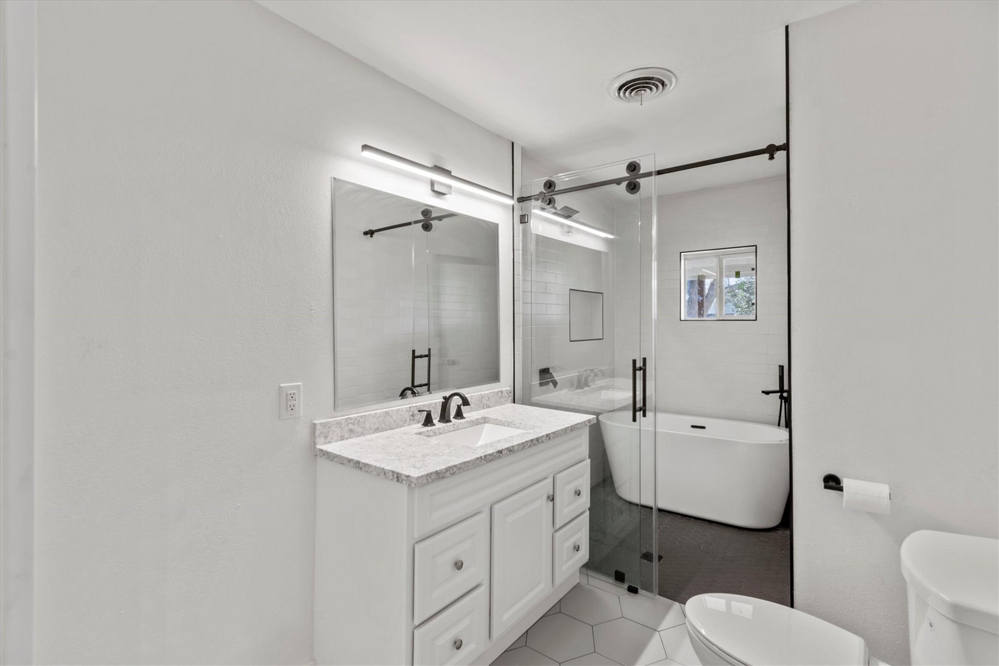 1806 Hutto Rd Property Photo 17