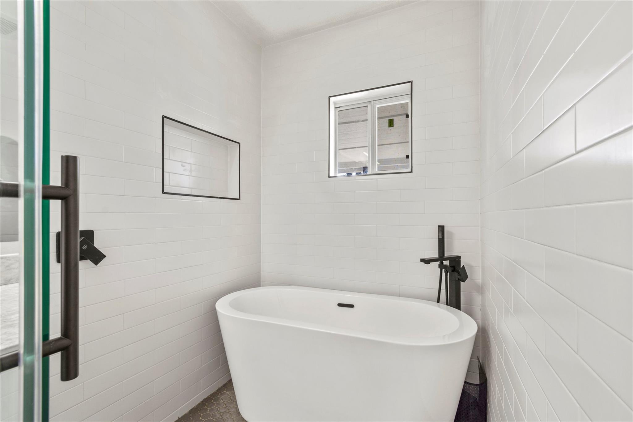 1806 Hutto Rd Property Photo 19