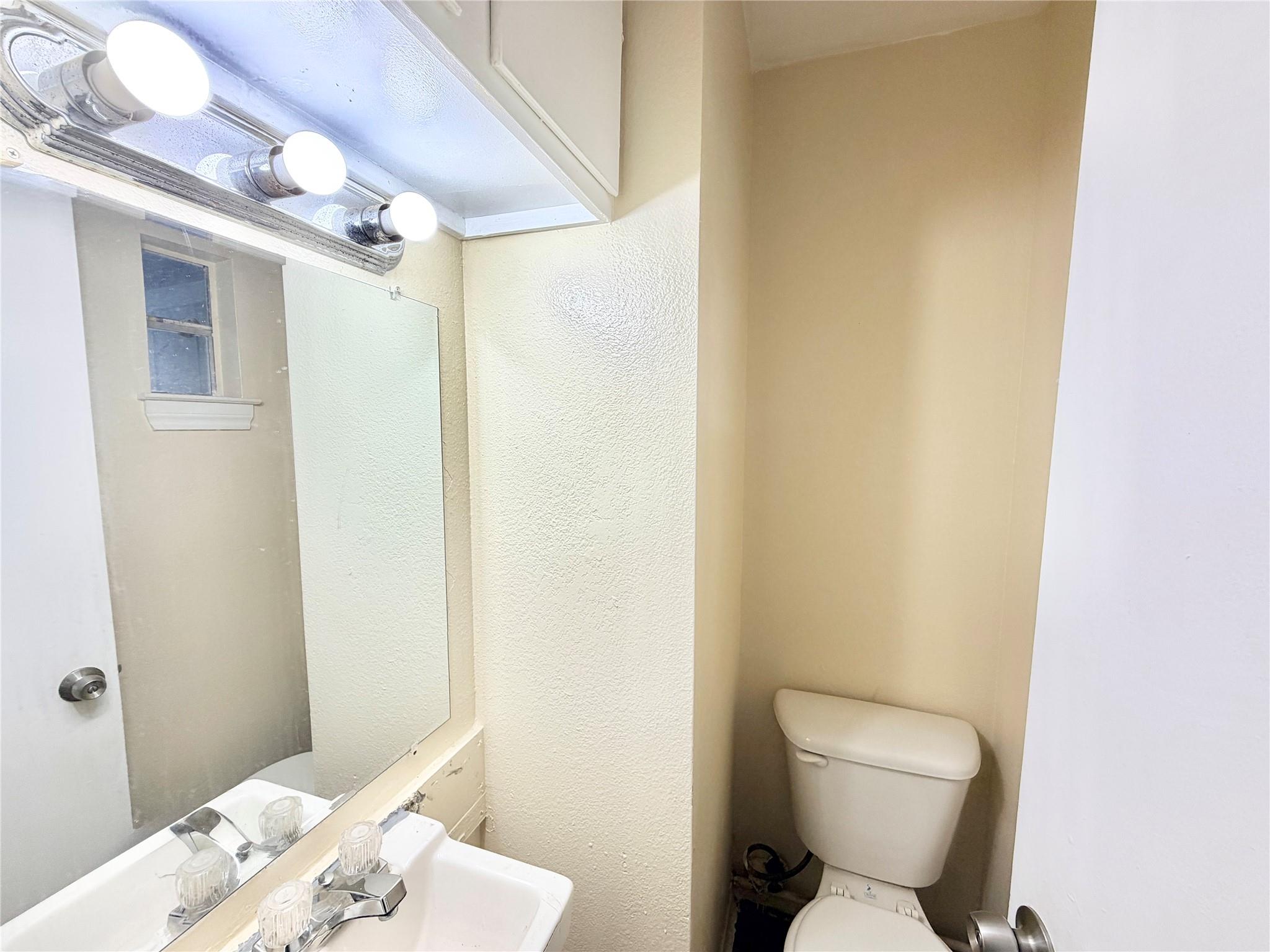 6257 Manor Rd #b Property Photo 3
