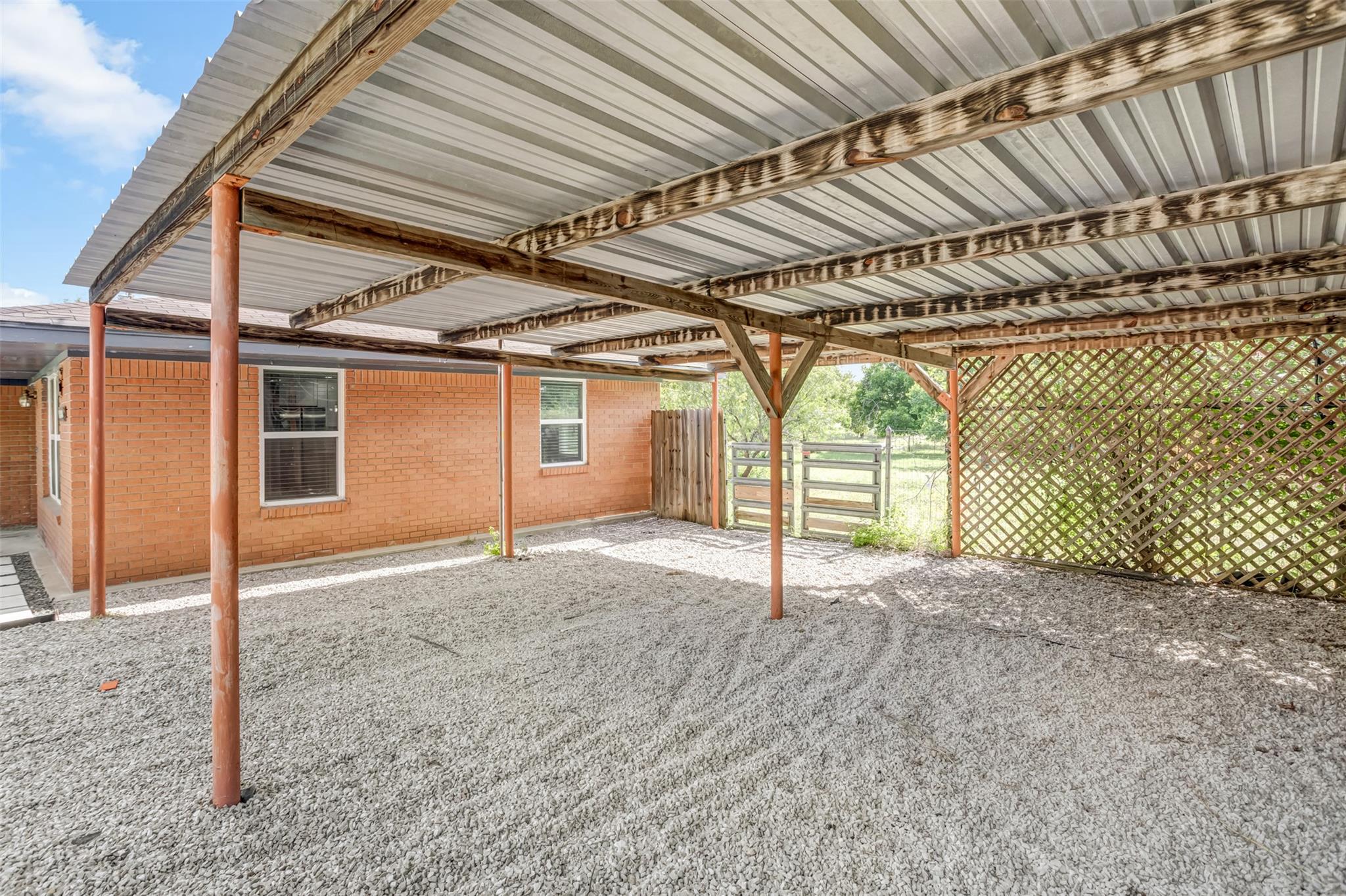 1708 Woodcrest Dr Property Photo 4