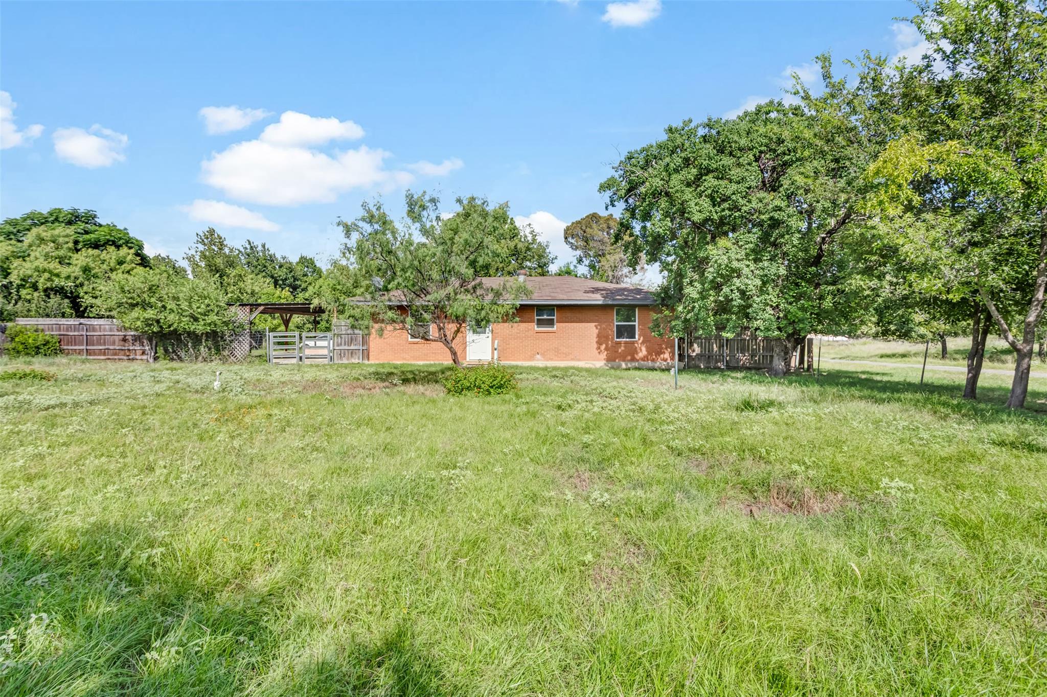 1708 Woodcrest Dr Property Photo 8