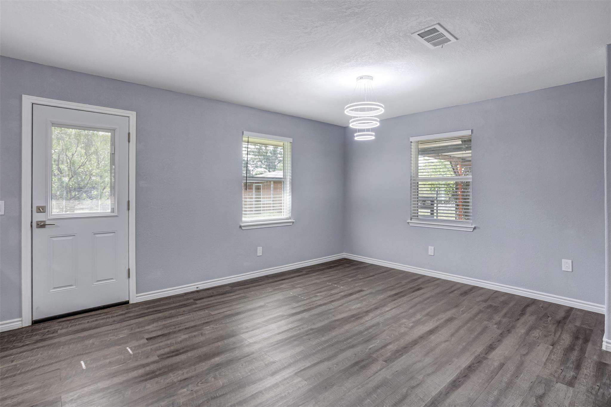 1708 Woodcrest Dr Property Photo 11