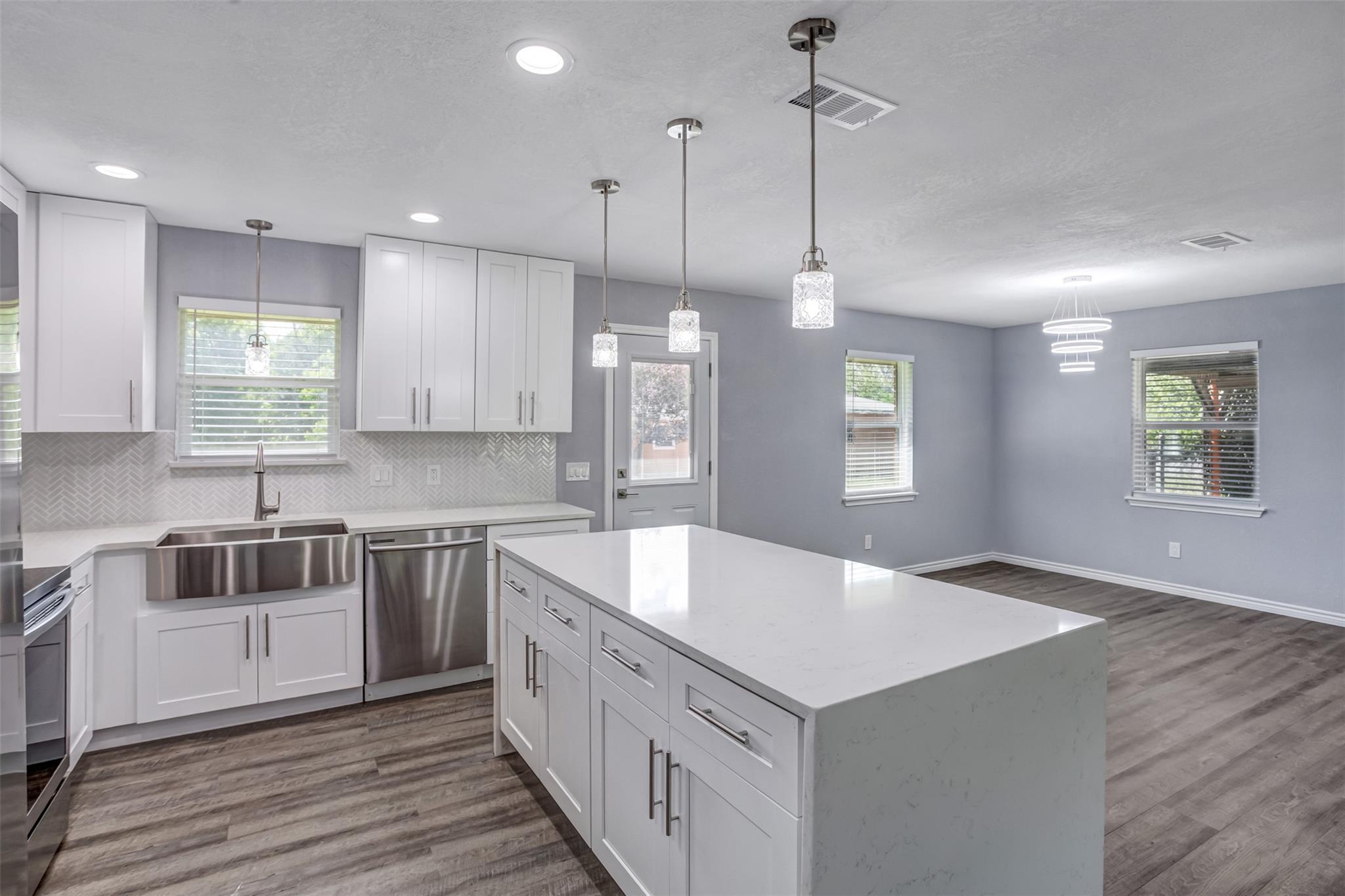 1708 Woodcrest Dr Property Photo 17