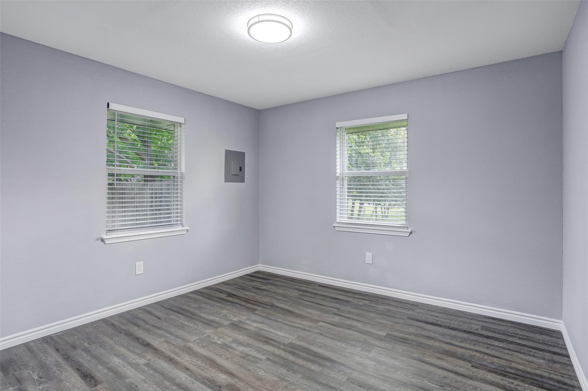 1708 Woodcrest Dr Property Photo 21