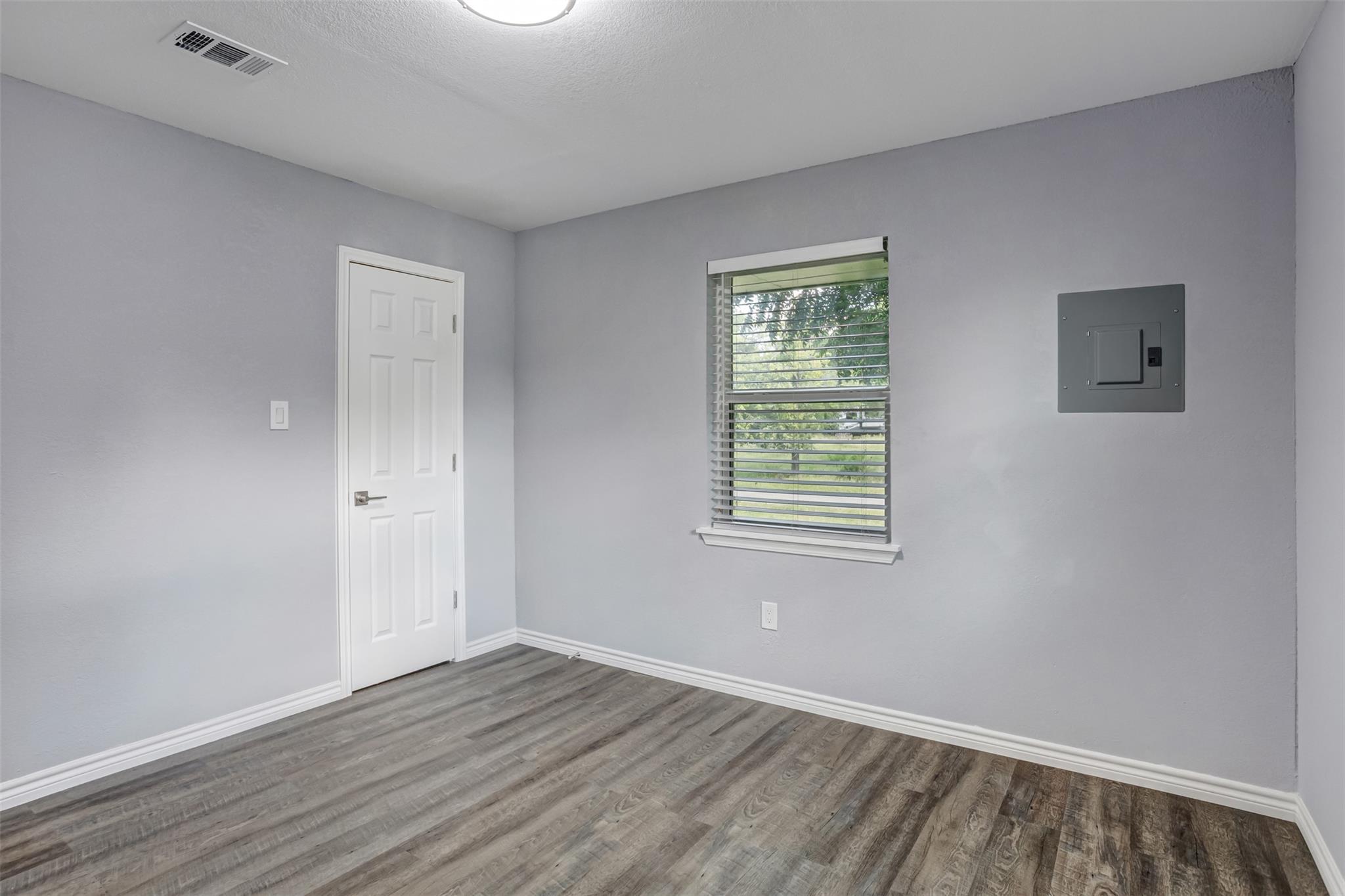 1708 Woodcrest Dr Property Photo 22