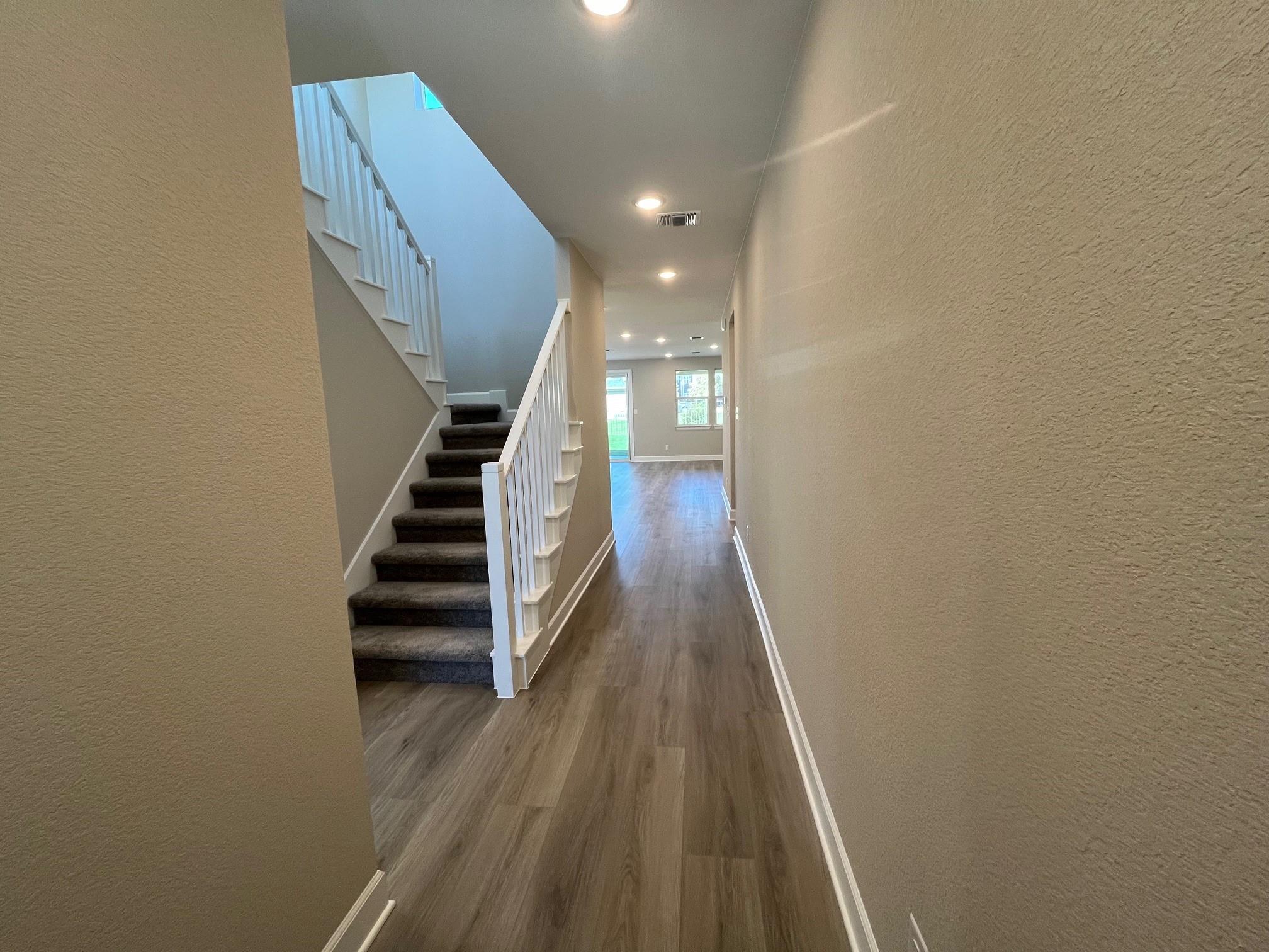524 Raleigh Dr Property Photo 2