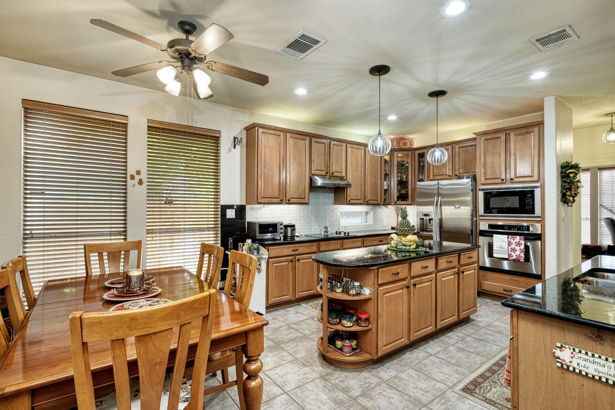 1800 Bluffwood Pl Property Photo 6