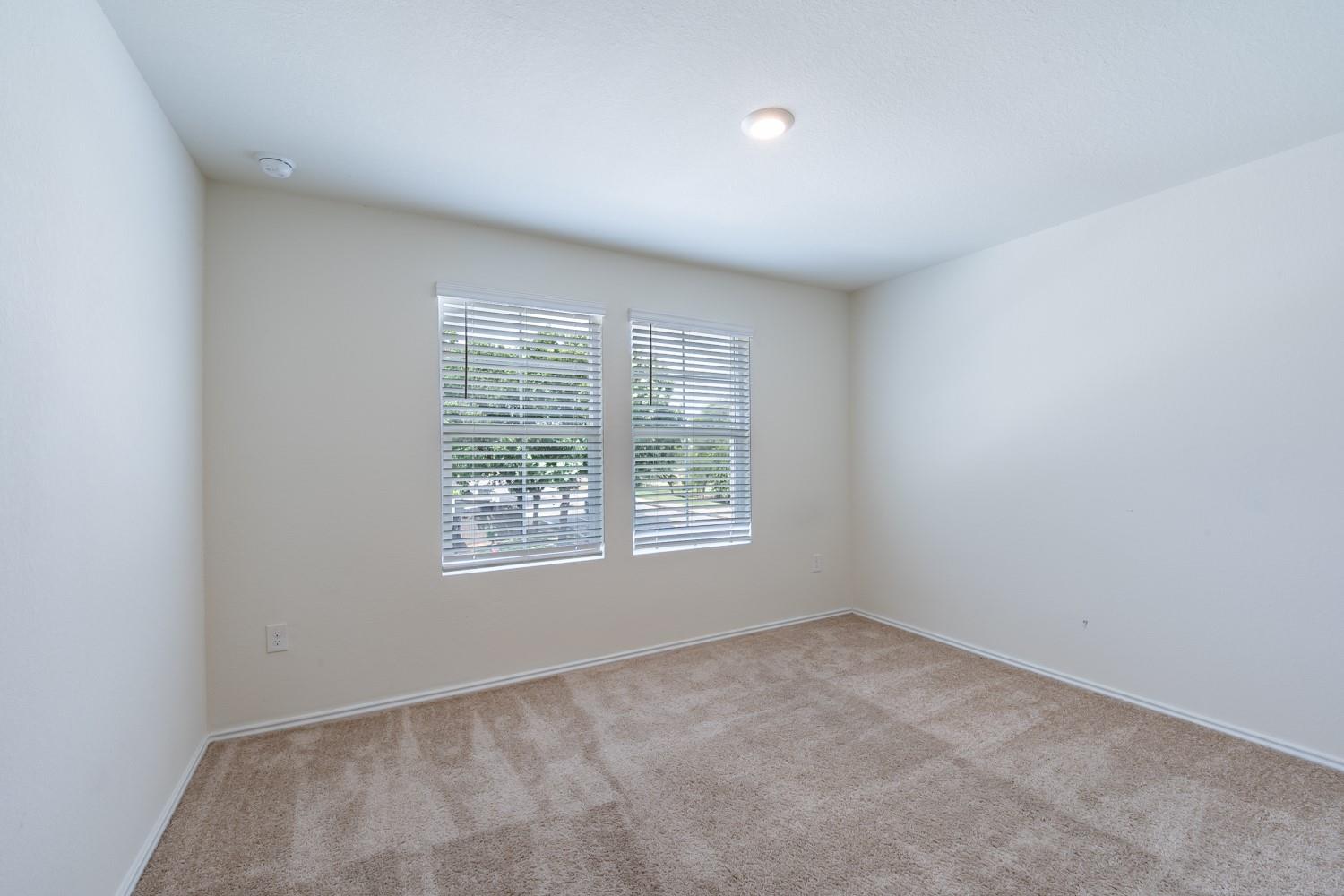 14500 Fitzgibbon Dr Property Photo 27