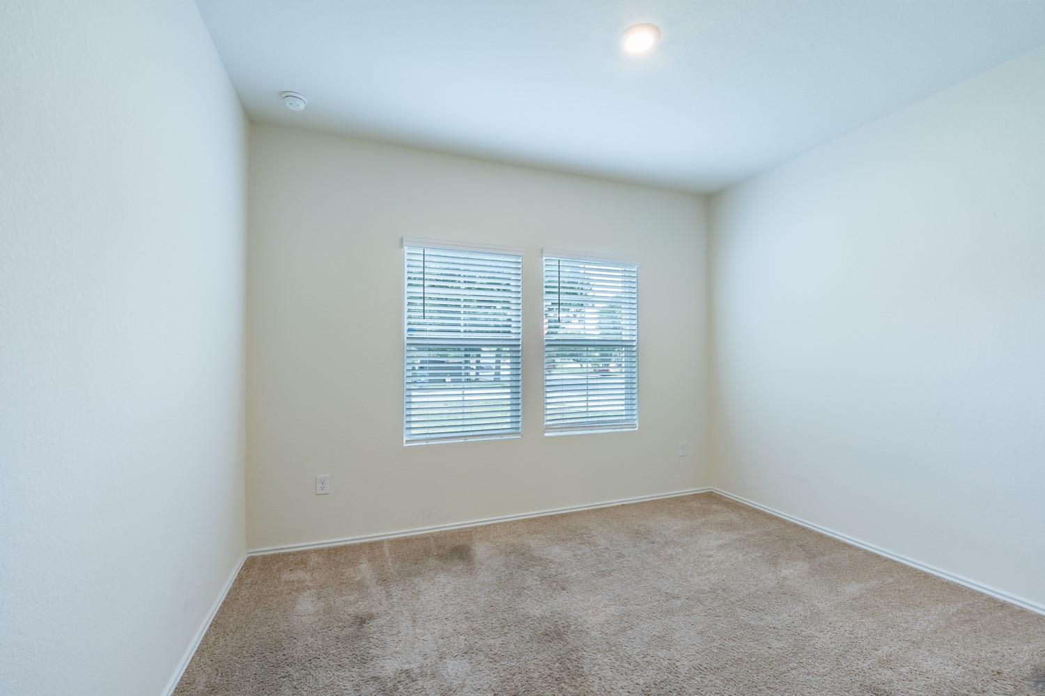 14500 Fitzgibbon Dr Property Photo 28