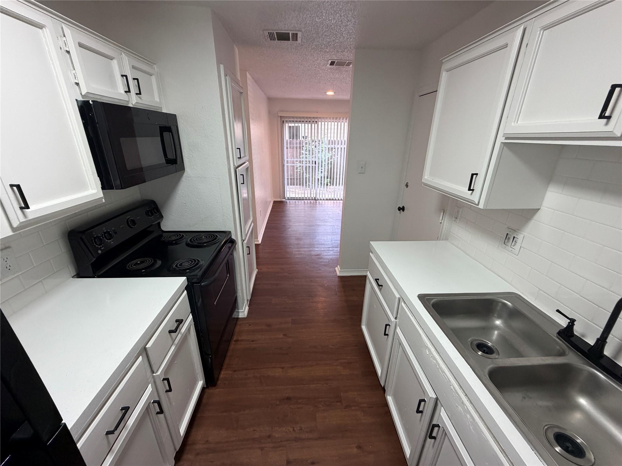 11620 Argonne Forest Trl #b Property Photo 5