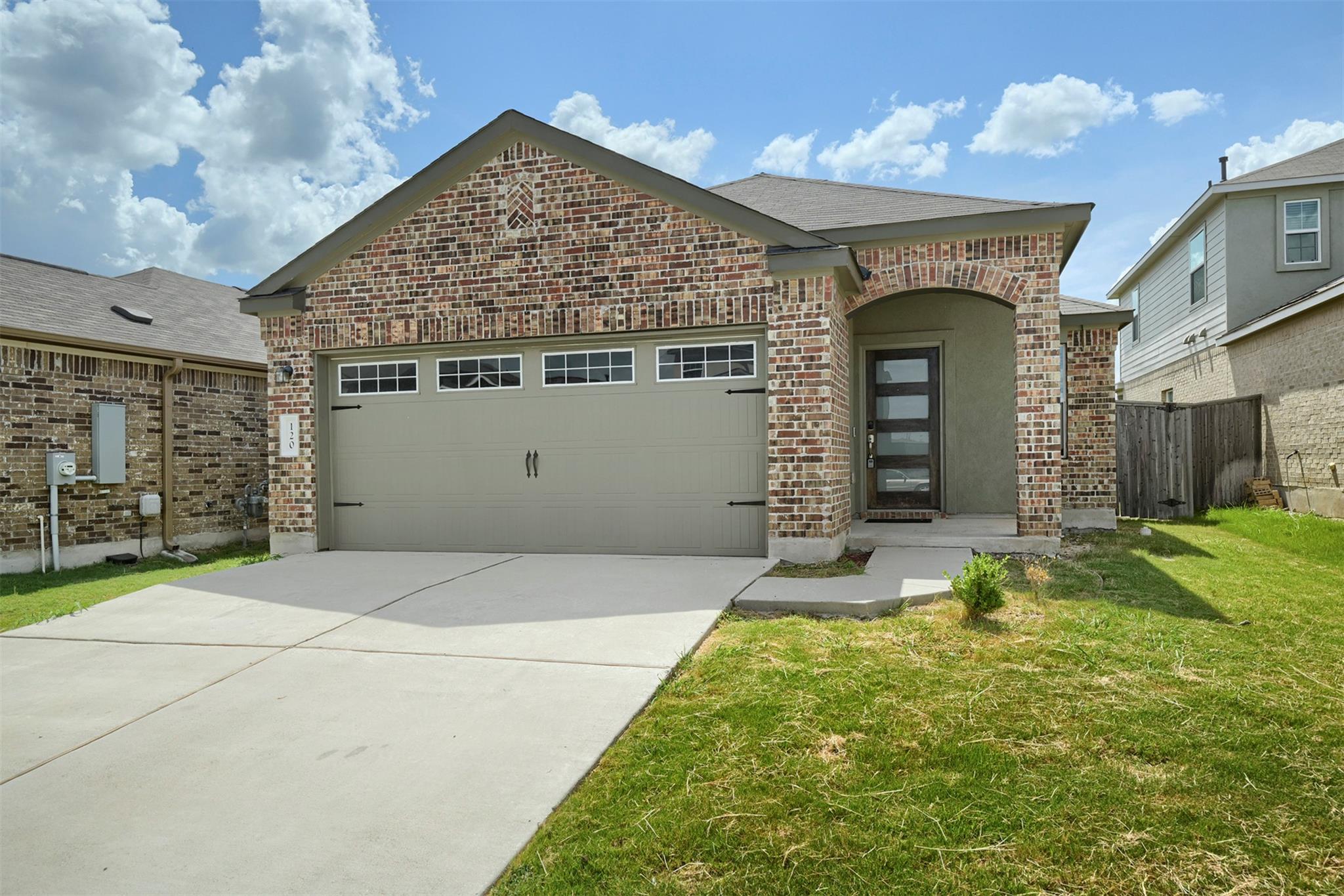 120 Milliner Loop Property Photo 1