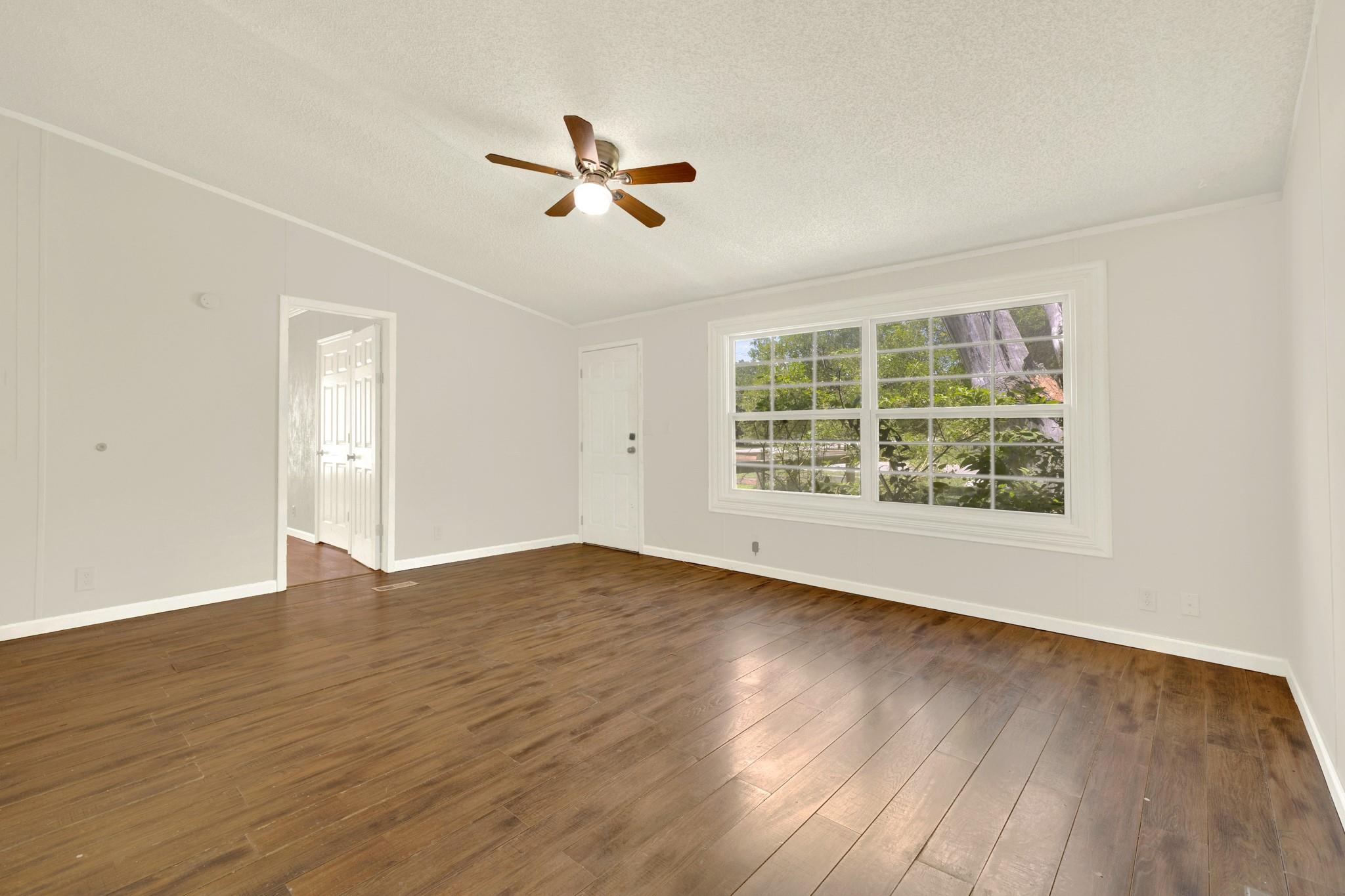 305 Elm Dr Property Photo 5