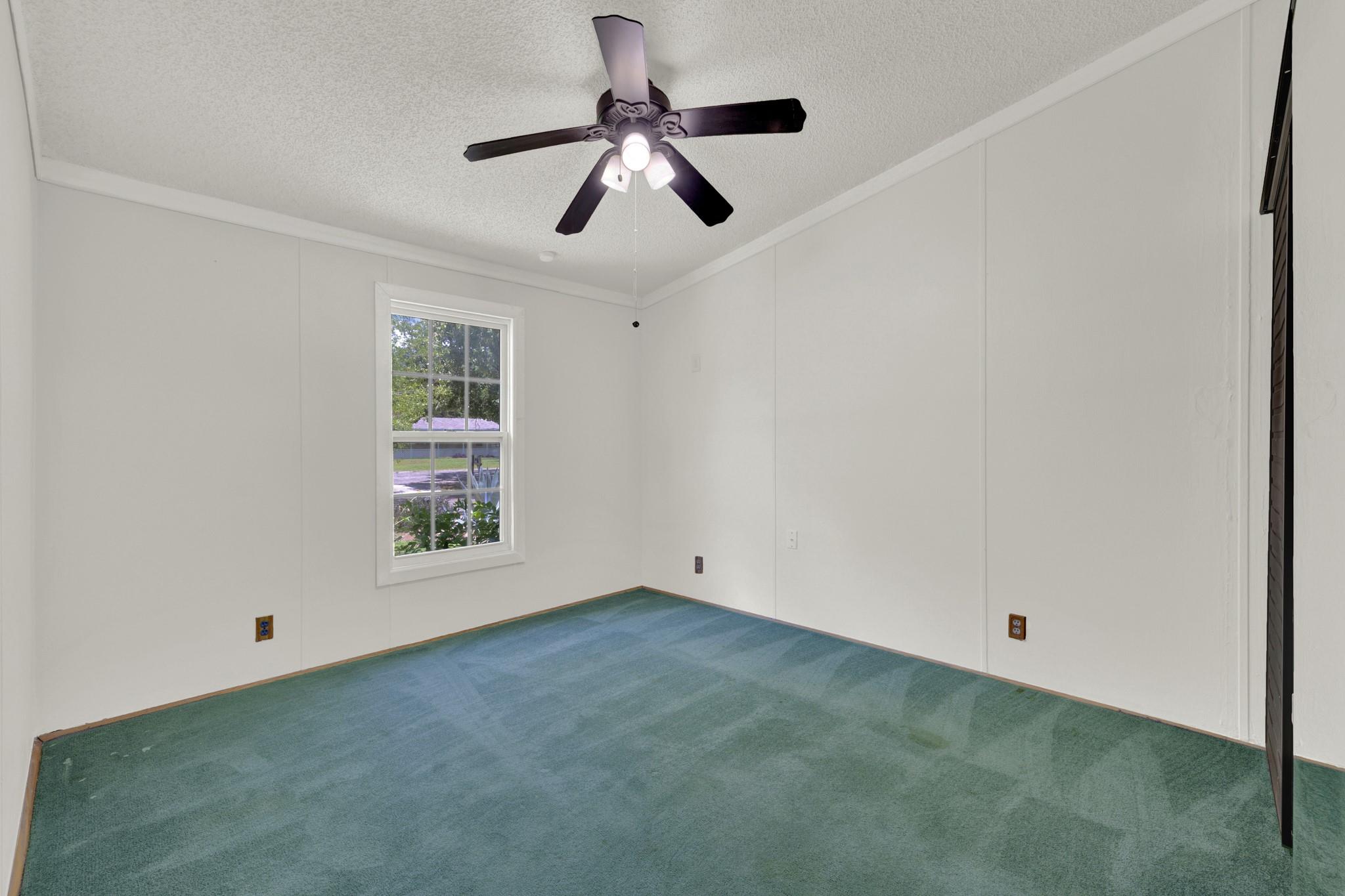 305 Elm Dr Property Photo 20