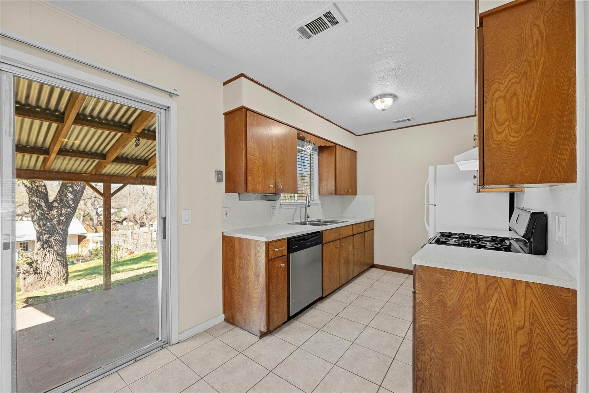11702 Pollyanna Ave Property Photo 7