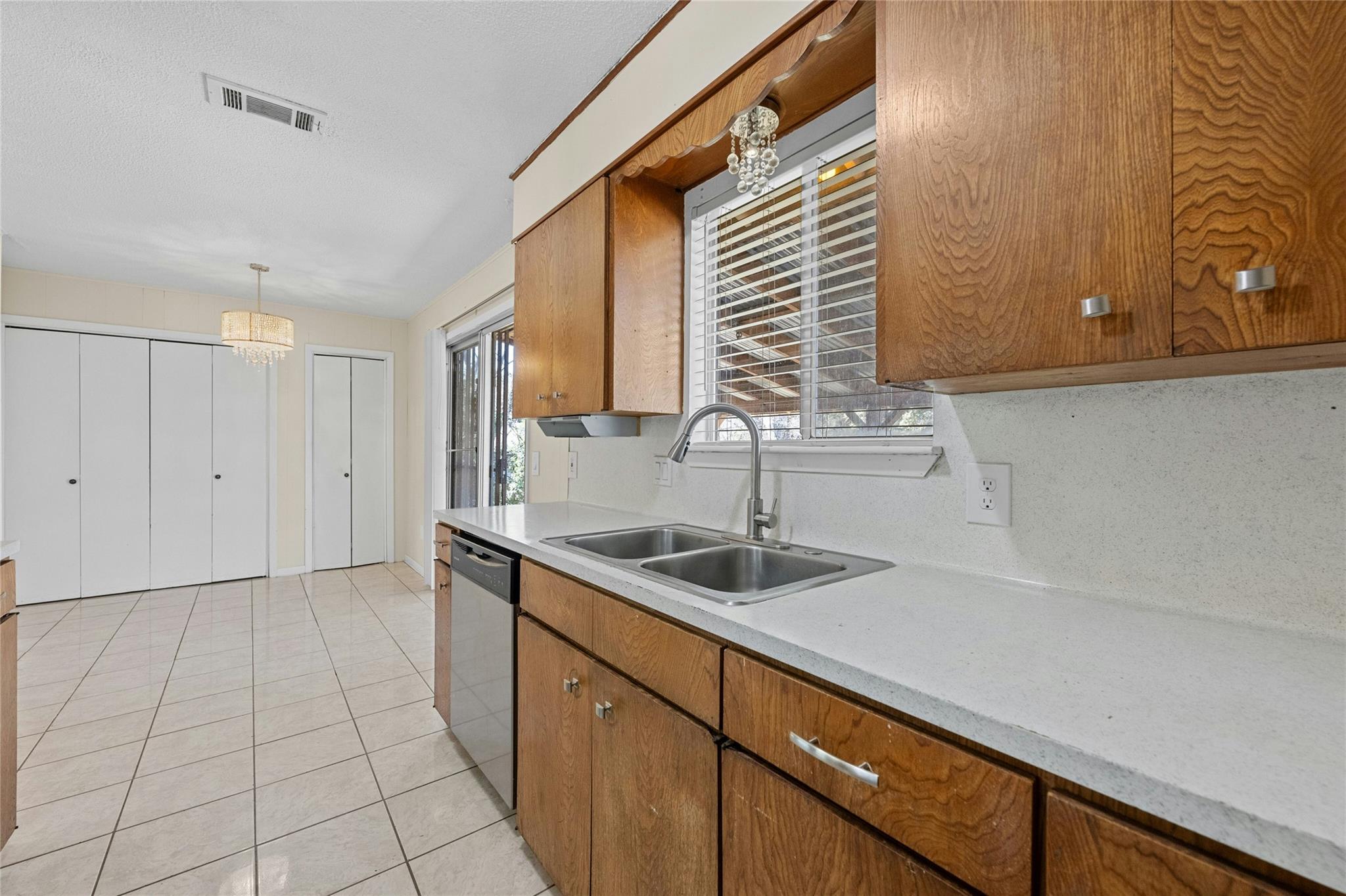 11702 Pollyanna Ave Property Photo 9
