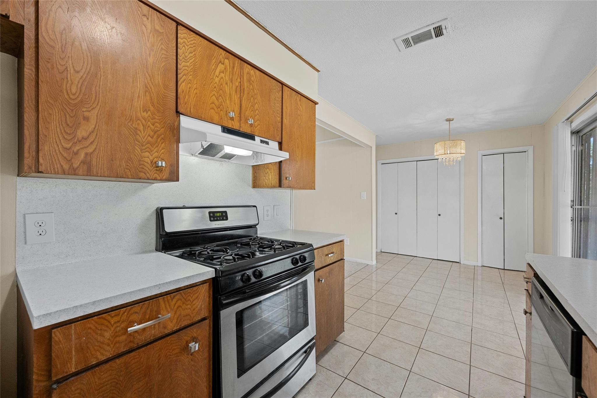 11702 Pollyanna Ave Property Photo 10