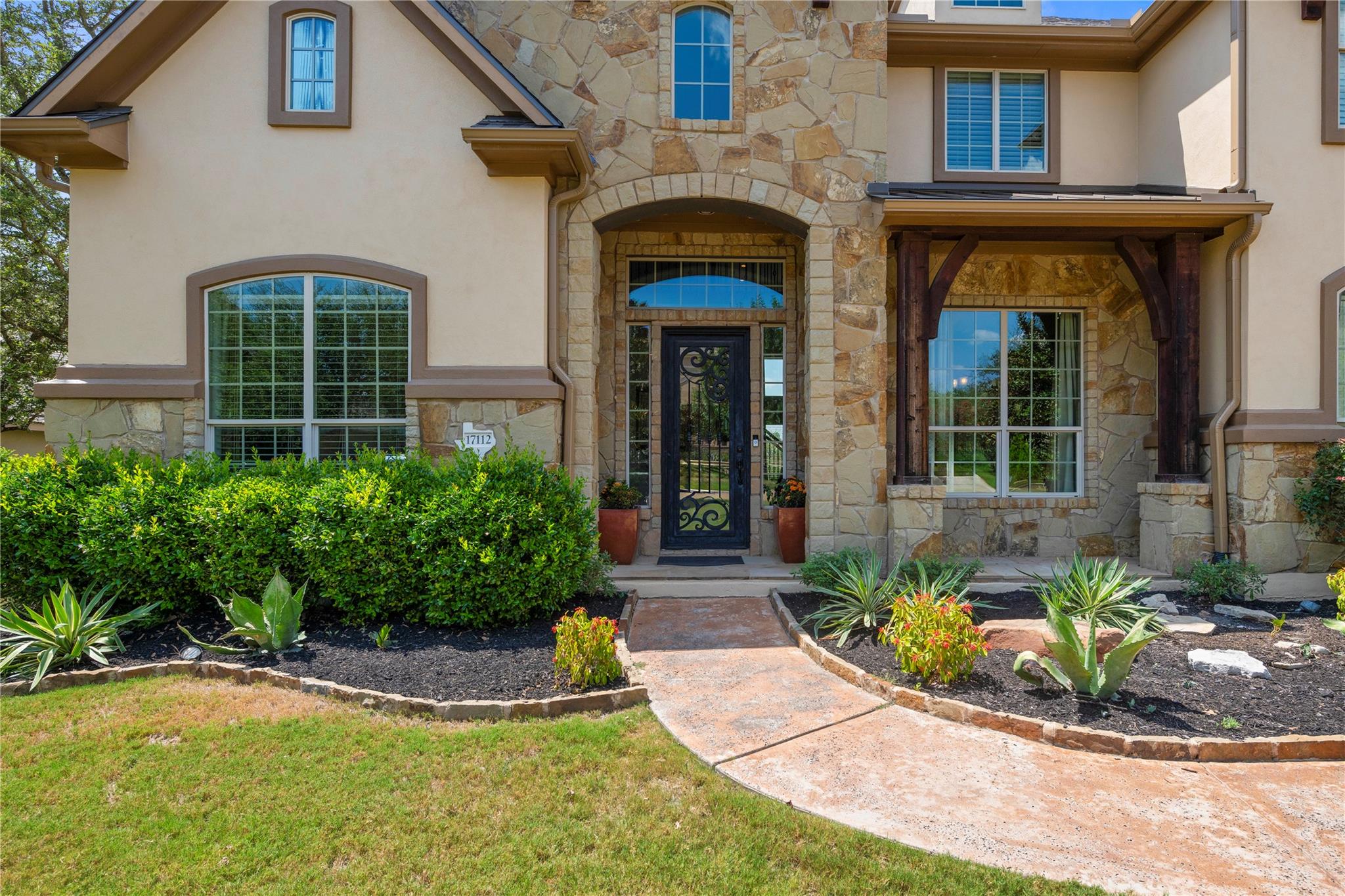 17112 Yellowstar Dr Property Photo 2