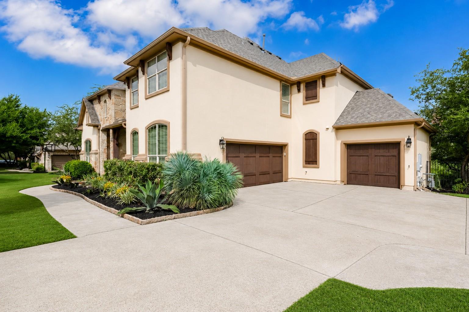 17112 Yellowstar Dr Property Photo 3