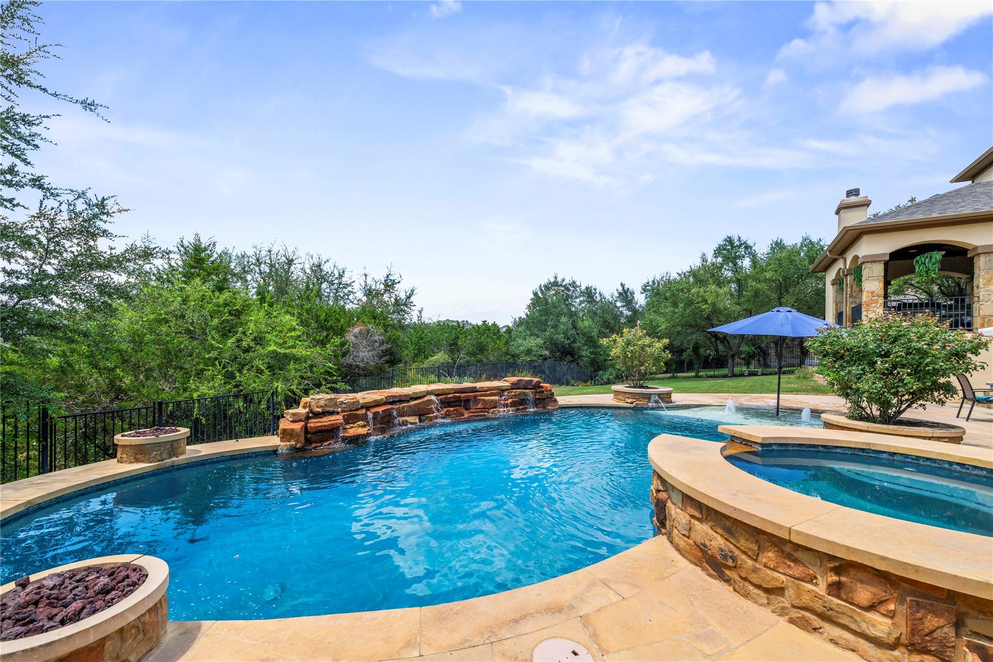 17112 Yellowstar Dr Property Photo 5
