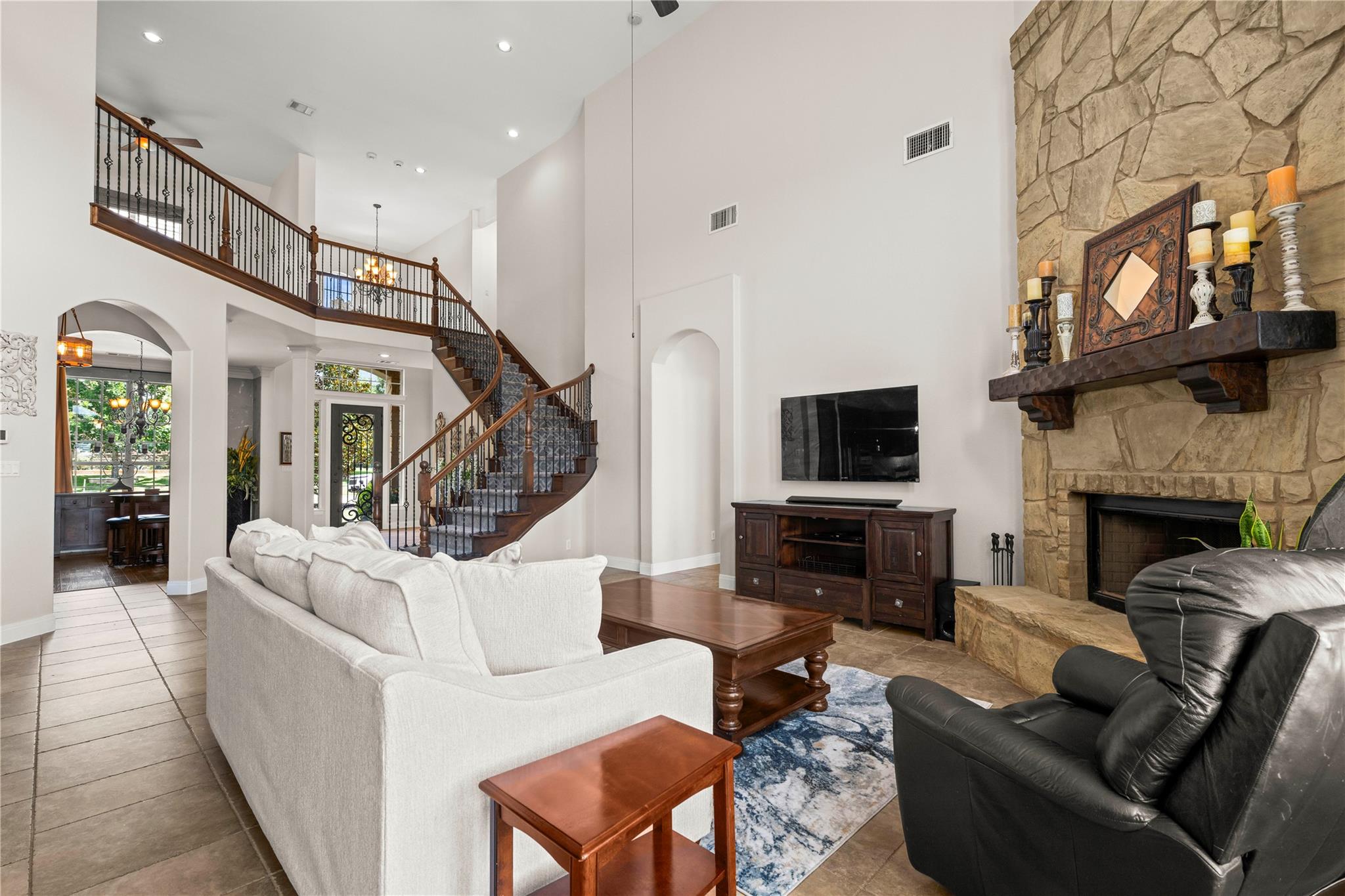 17112 Yellowstar Dr Property Photo 9