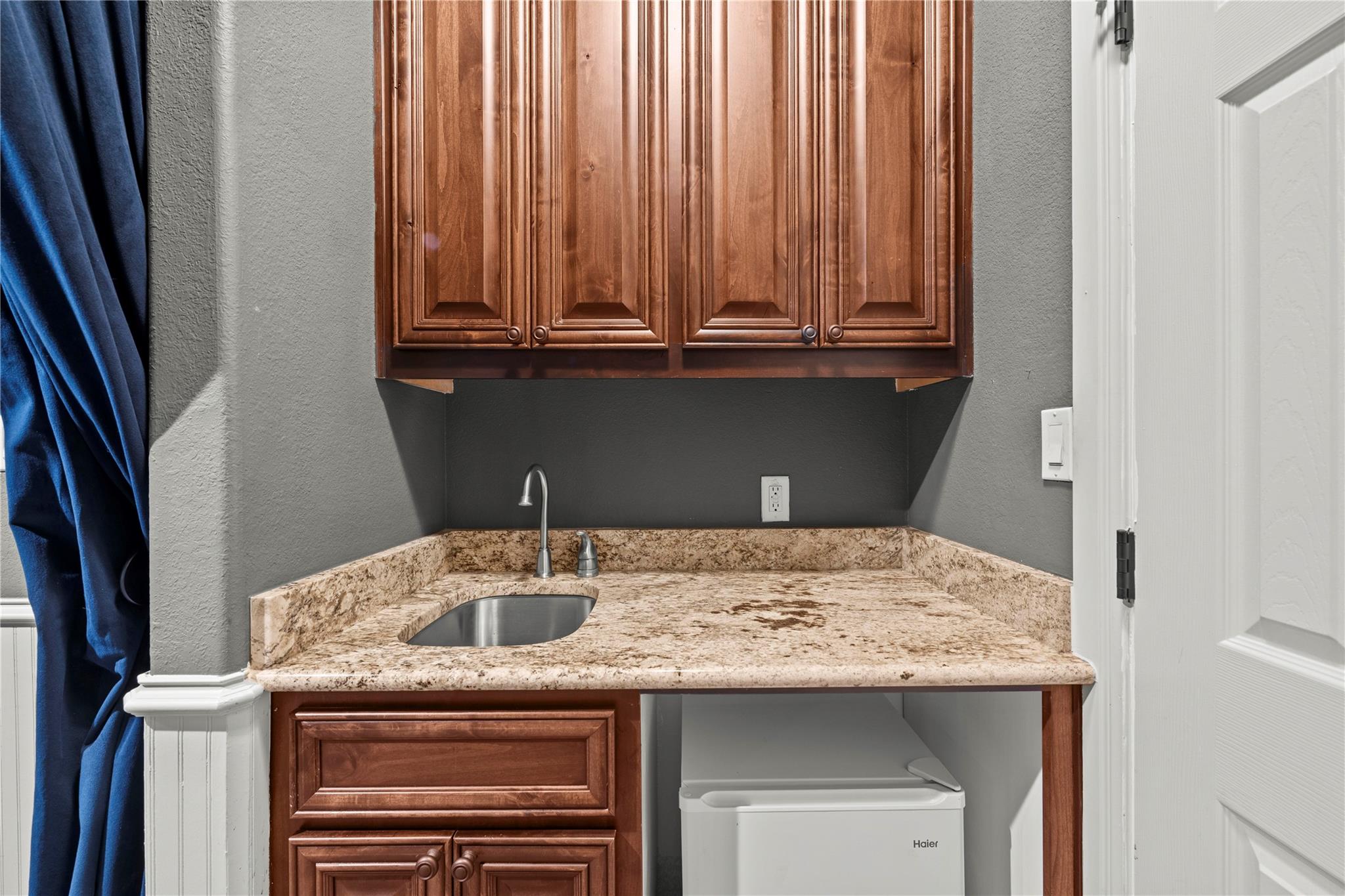 17112 Yellowstar Dr Property Photo 32