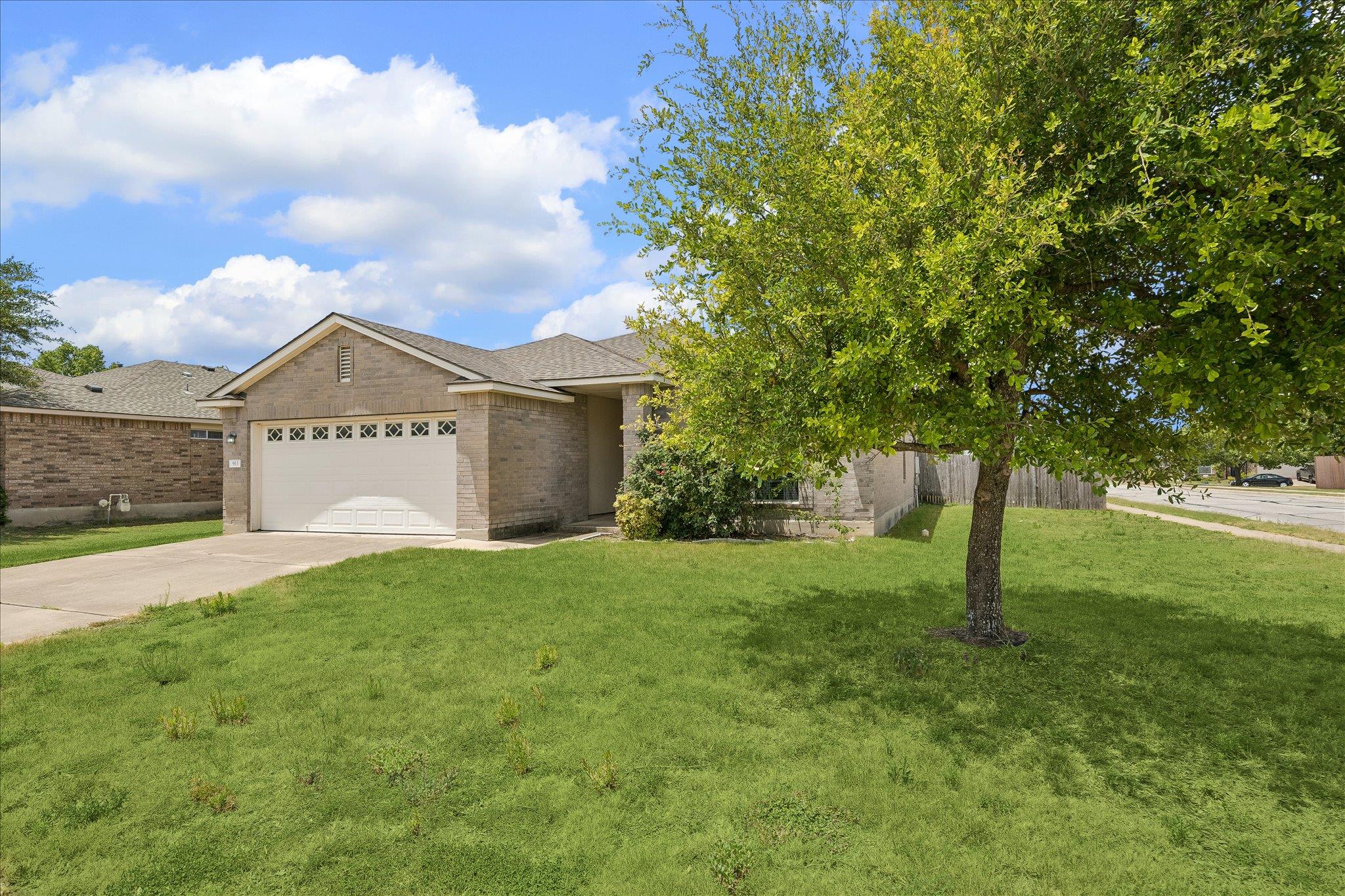 913 Remington Dr Property Photo 1