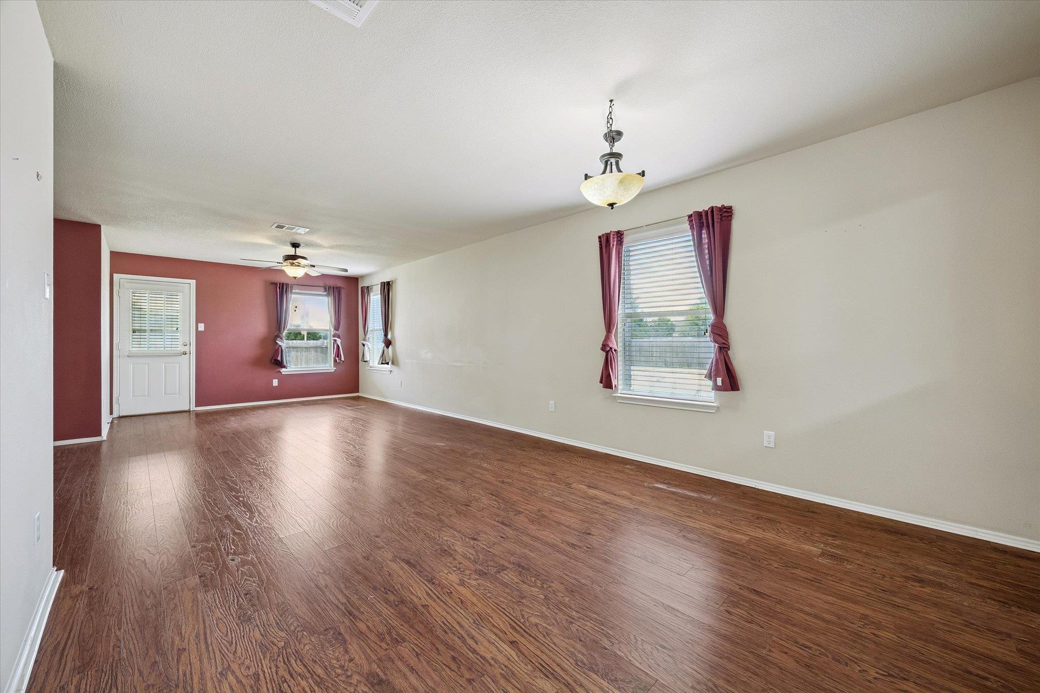 913 Remington Dr Property Photo 5