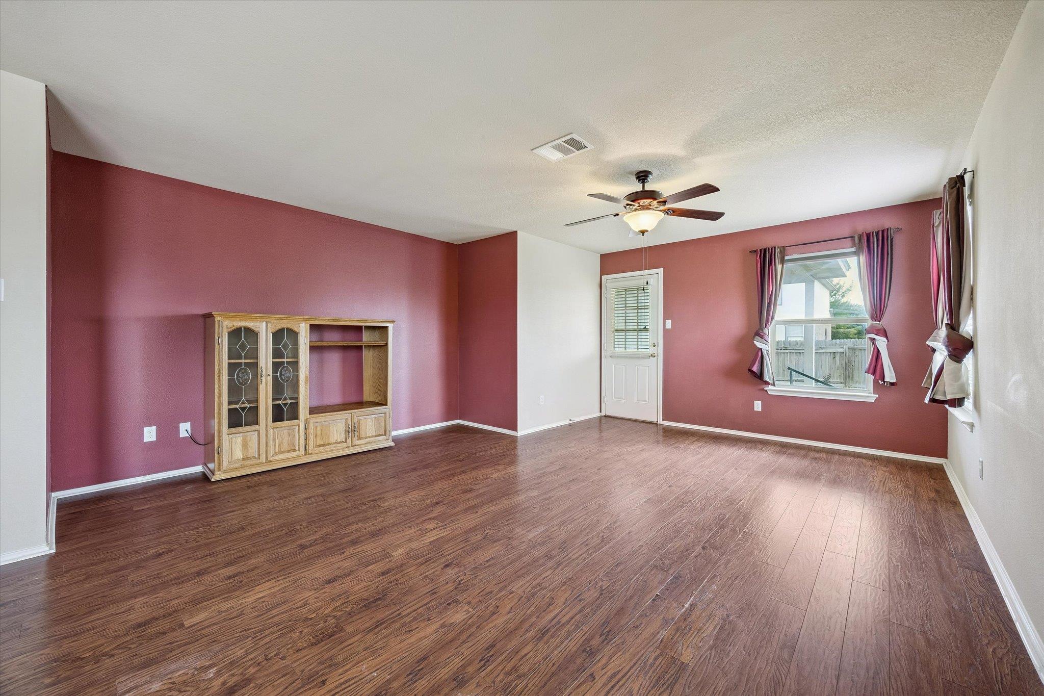 913 Remington Dr Property Photo 6