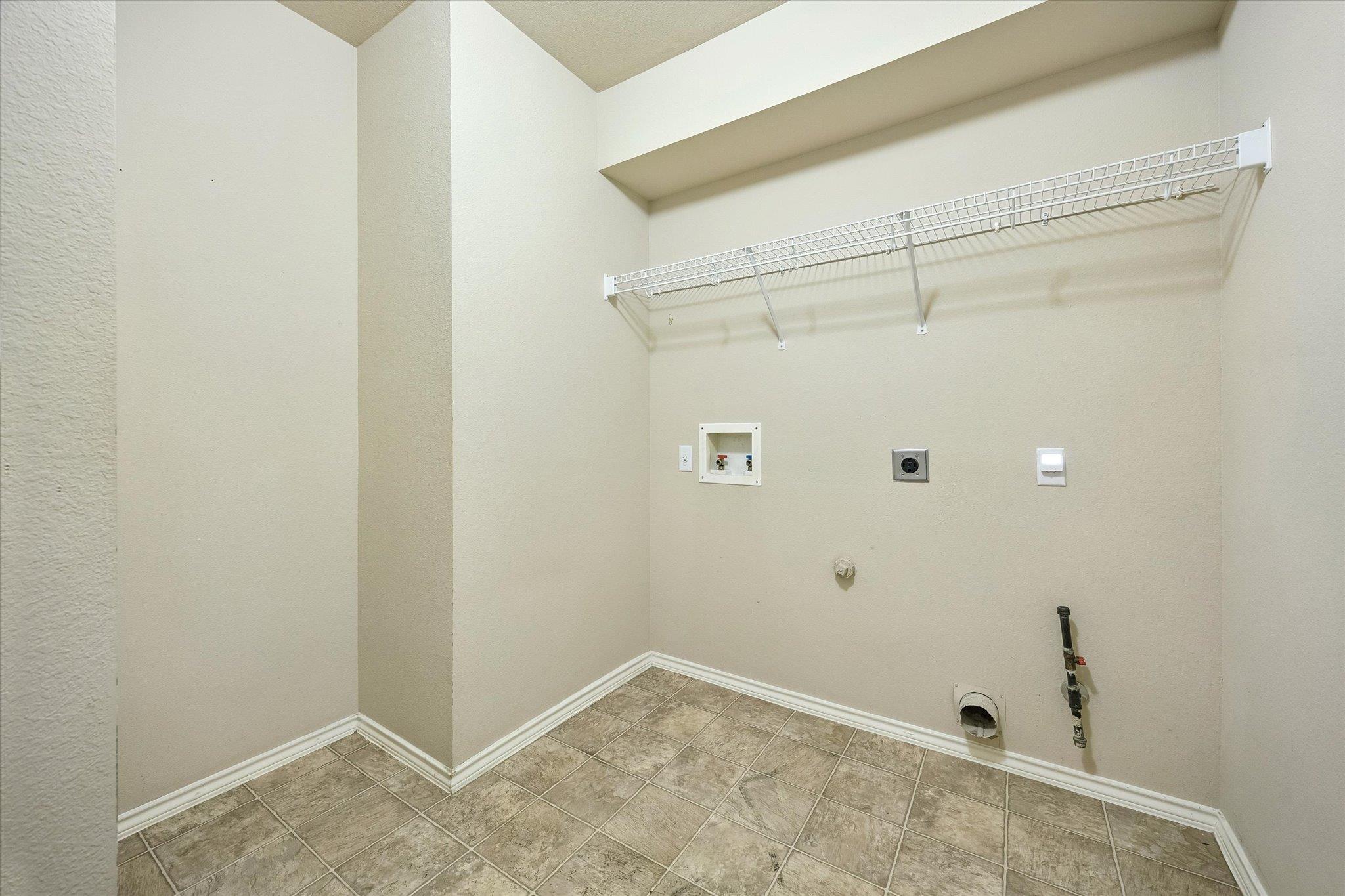 913 Remington Dr Property Photo 19