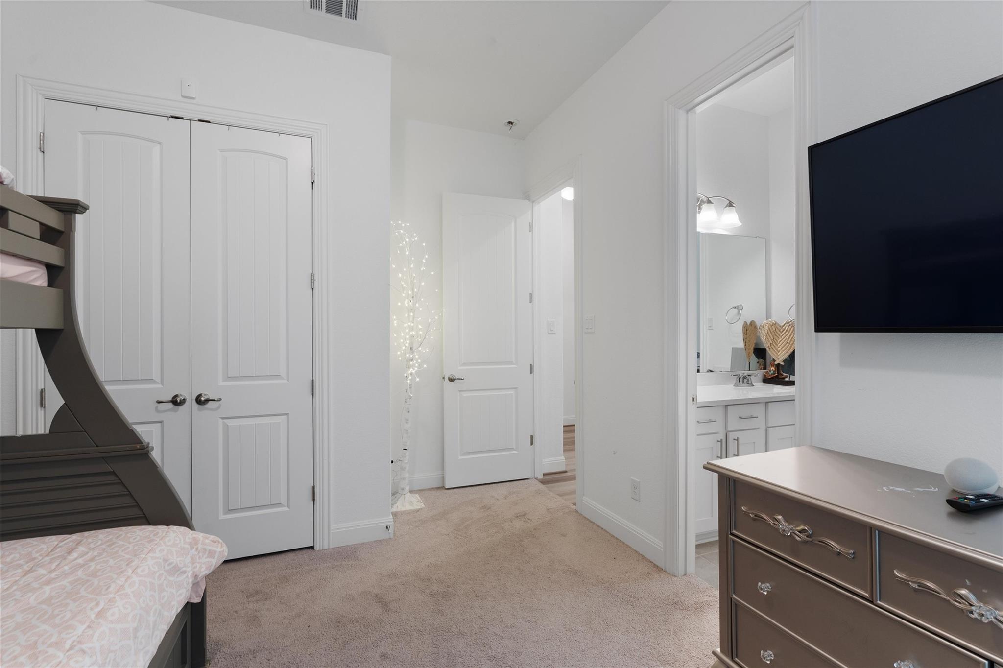 504 Pulitzer Dr Property Photo 30