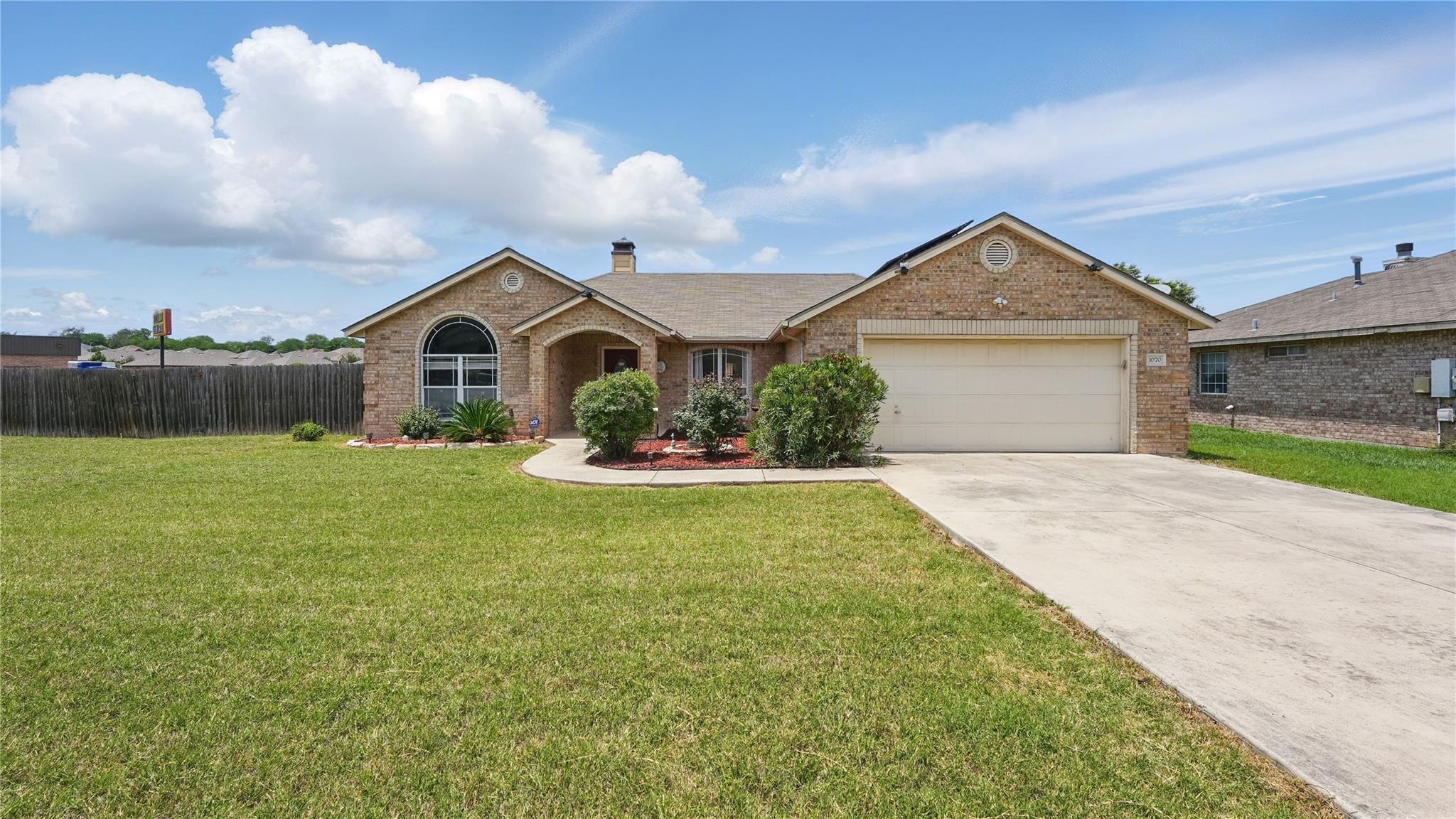 1070 Northpark Rdg Property Photo 2