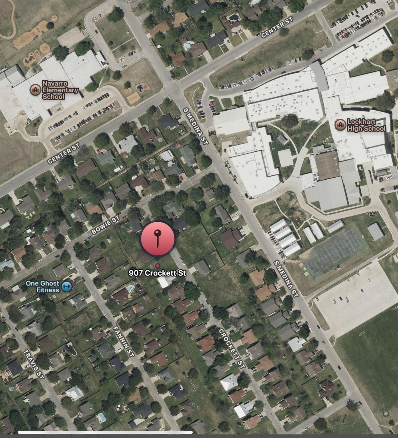 907 Crockett St Property Photo 3