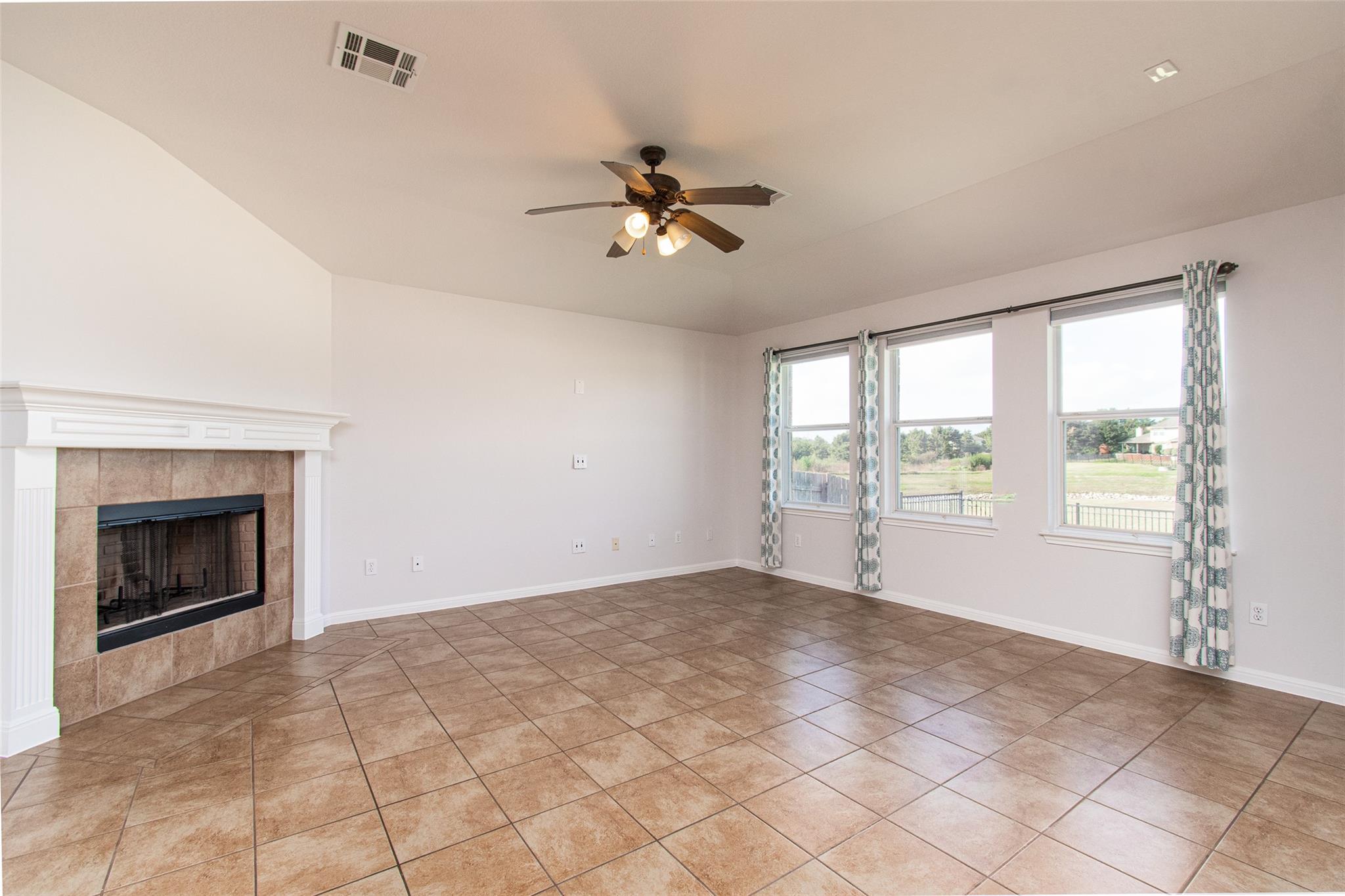 4193 Fairmeadow Dr Property Photo 5