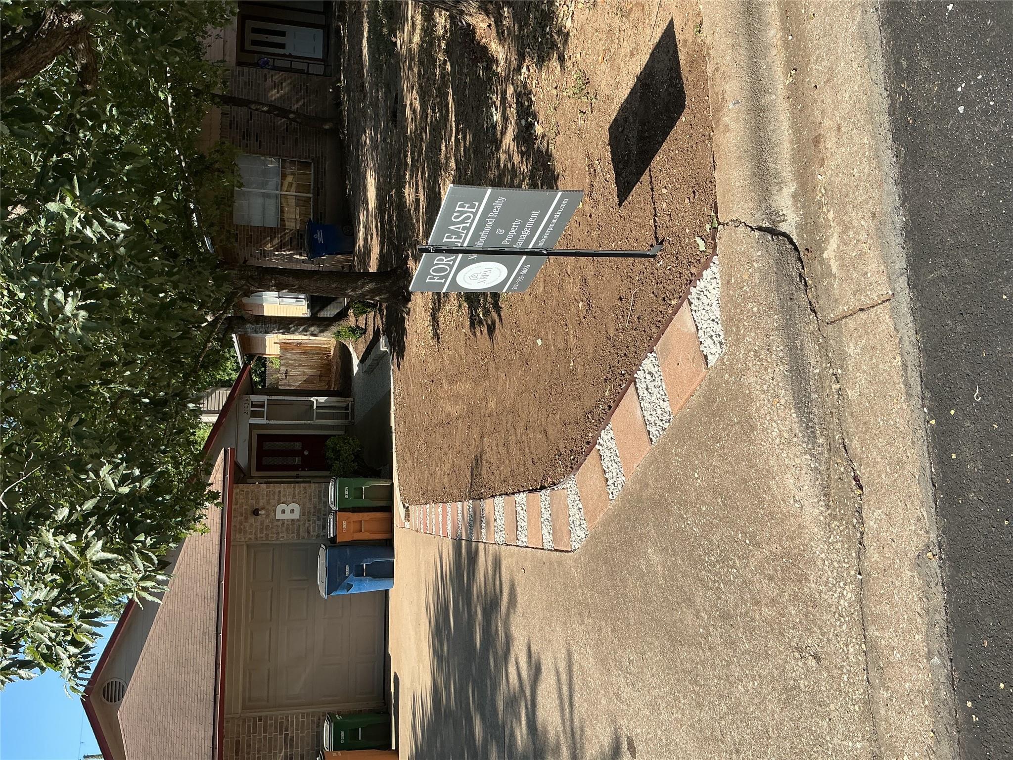 2103 Courtney St #B Property Photo 1