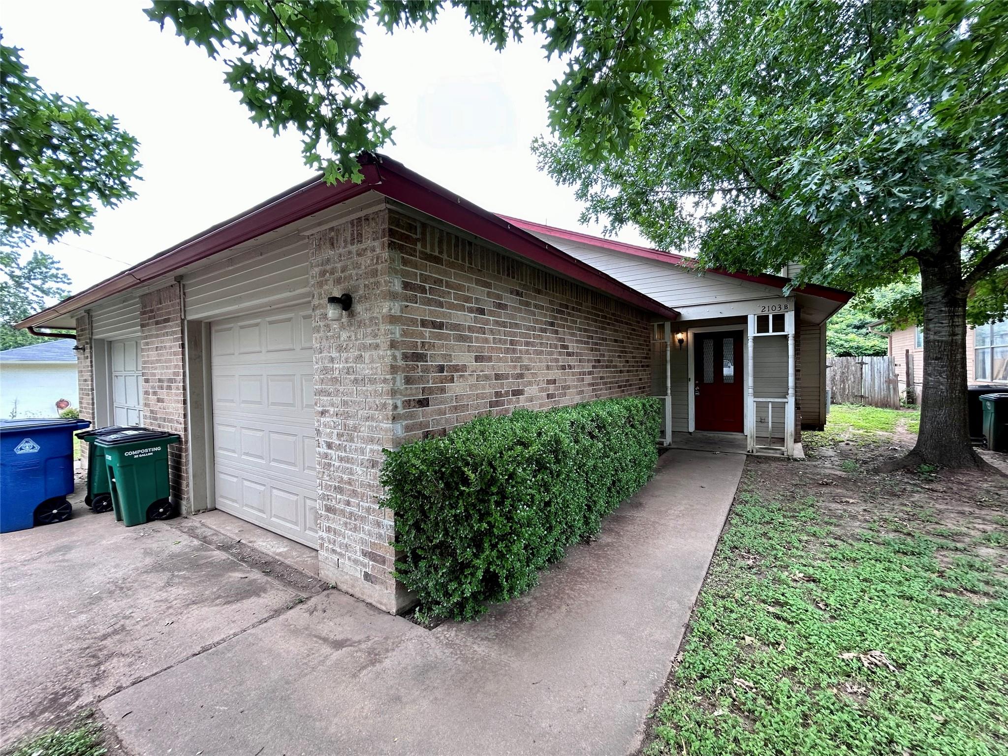 2103 Courtney St #b Property Photo 2