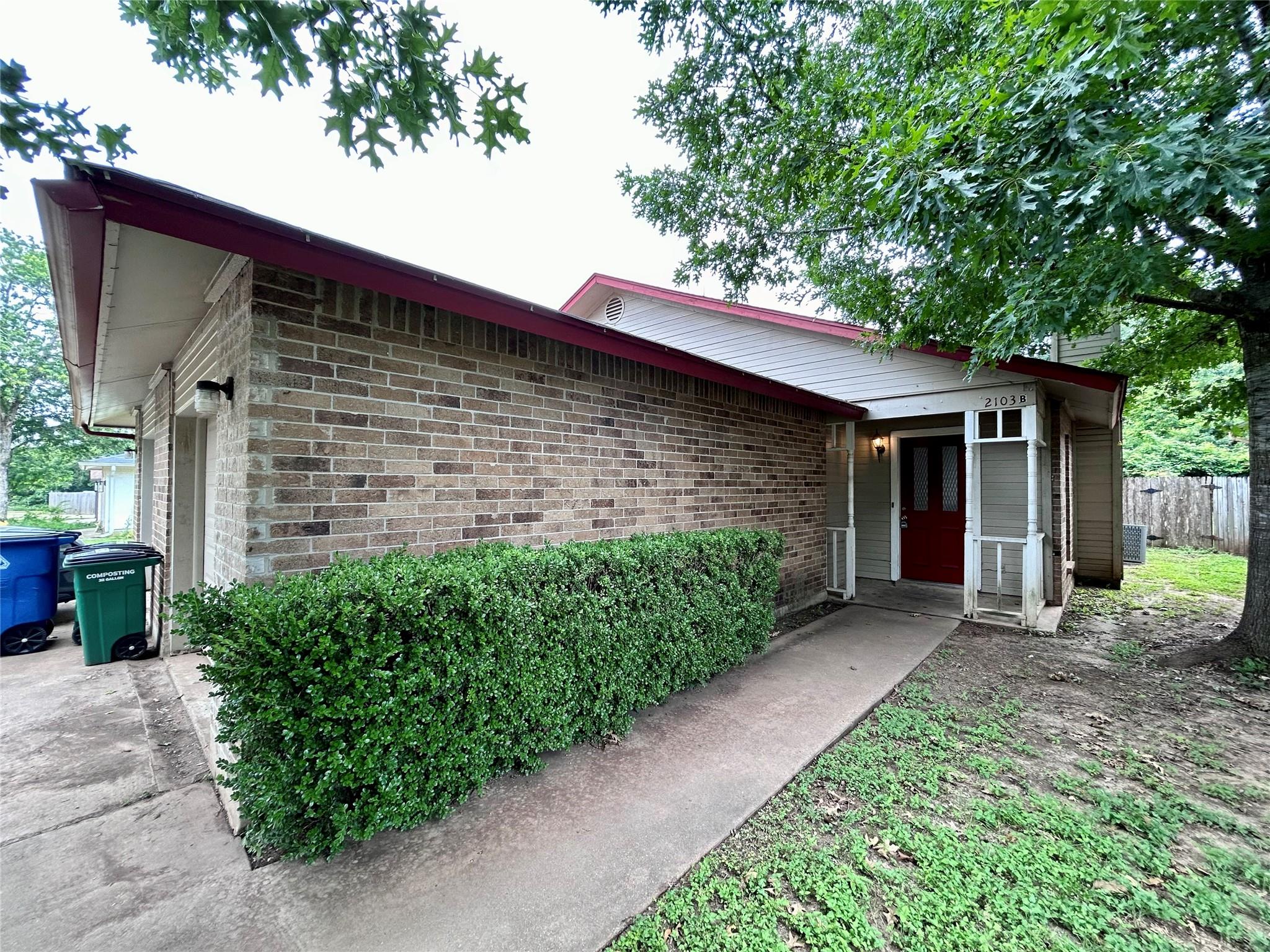 2103 Courtney St #b Property Photo 3