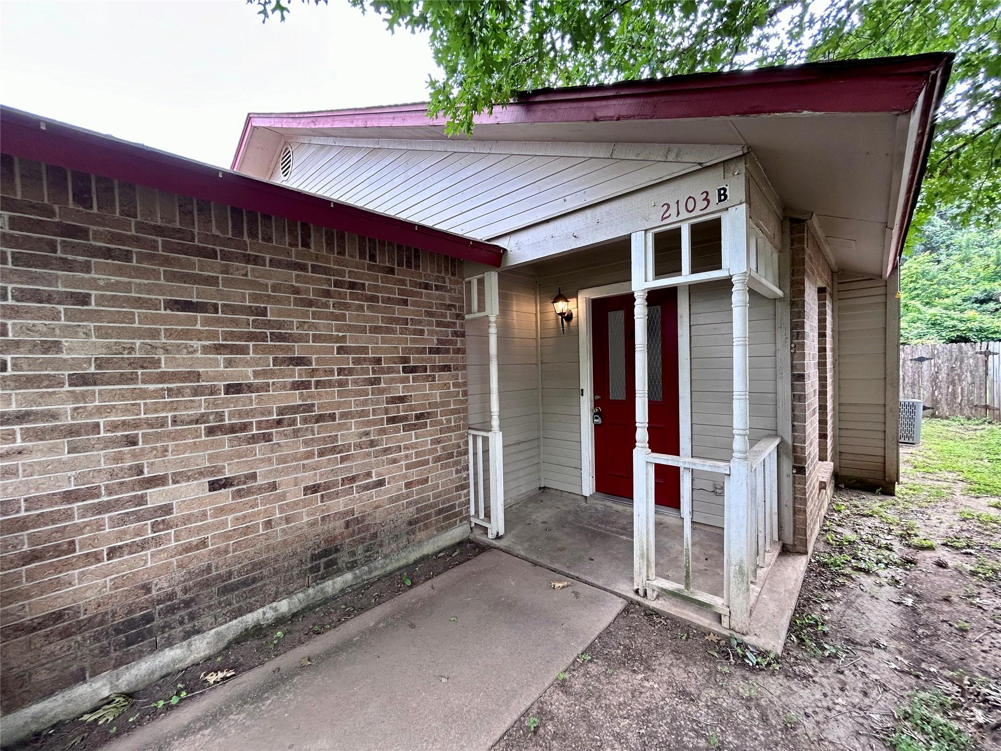 2103 Courtney St #b Property Photo 4